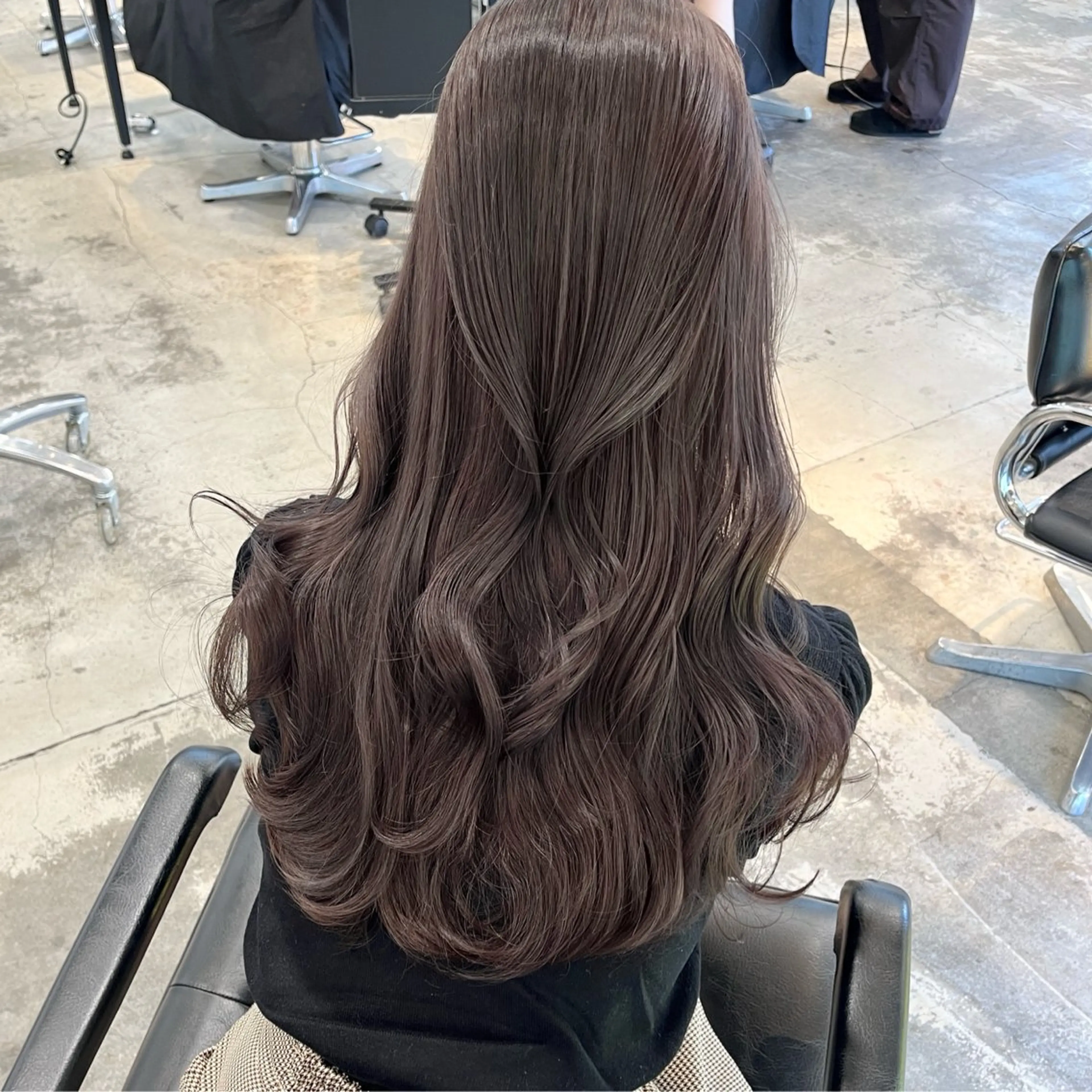 ロング カラー ブリーチ 透明感カラー グレージュ ラベンダーカラー ラベンダーグレージュ カット ヘアカラー トリートメント レイヤー×グレージュ /ピンク🩷mioのヘアスタイル