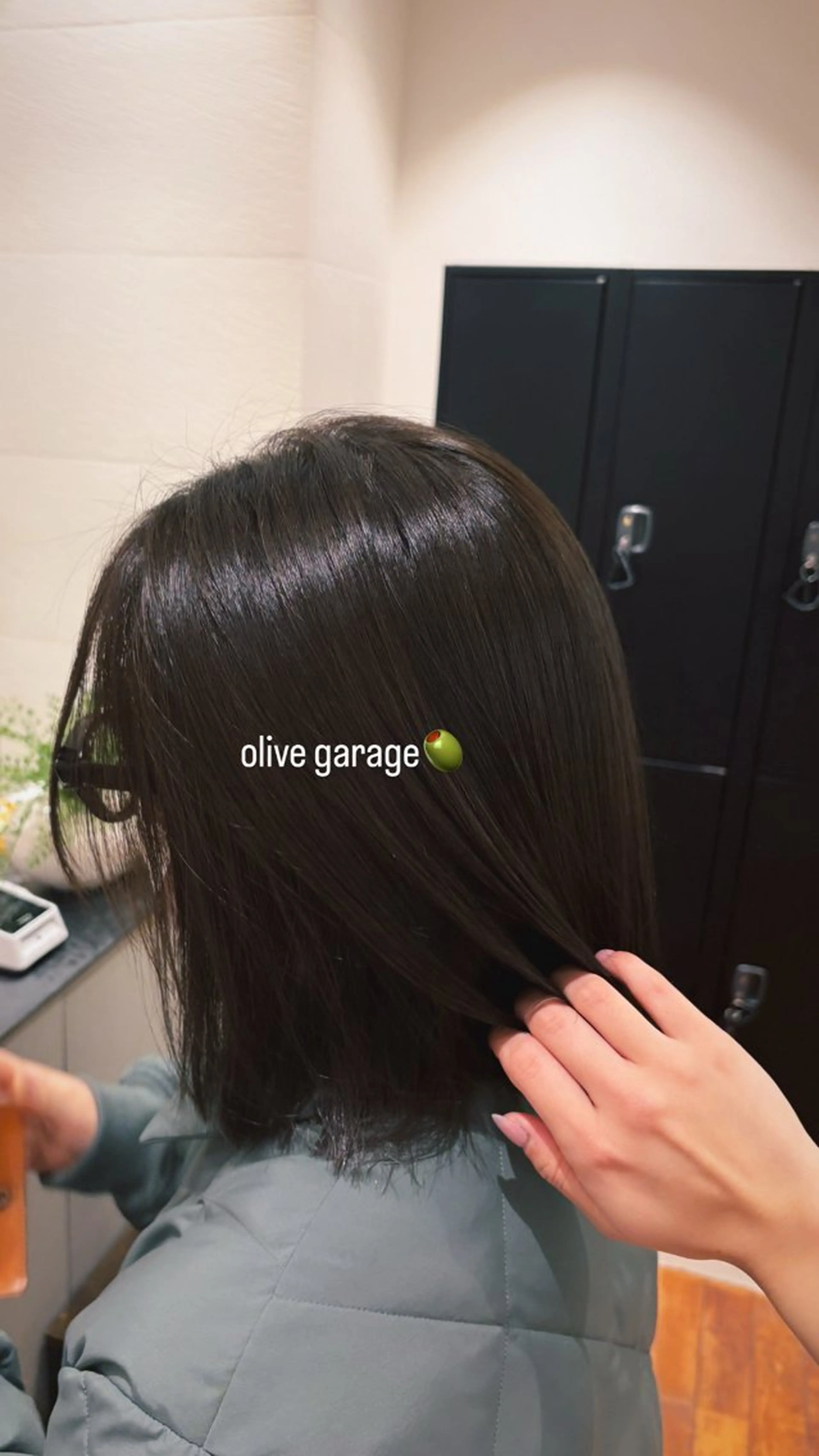 カラー グレージュ オリーブグレージュ オリーブグレー ヘアカラー キドウ アイリのヘアスタイル