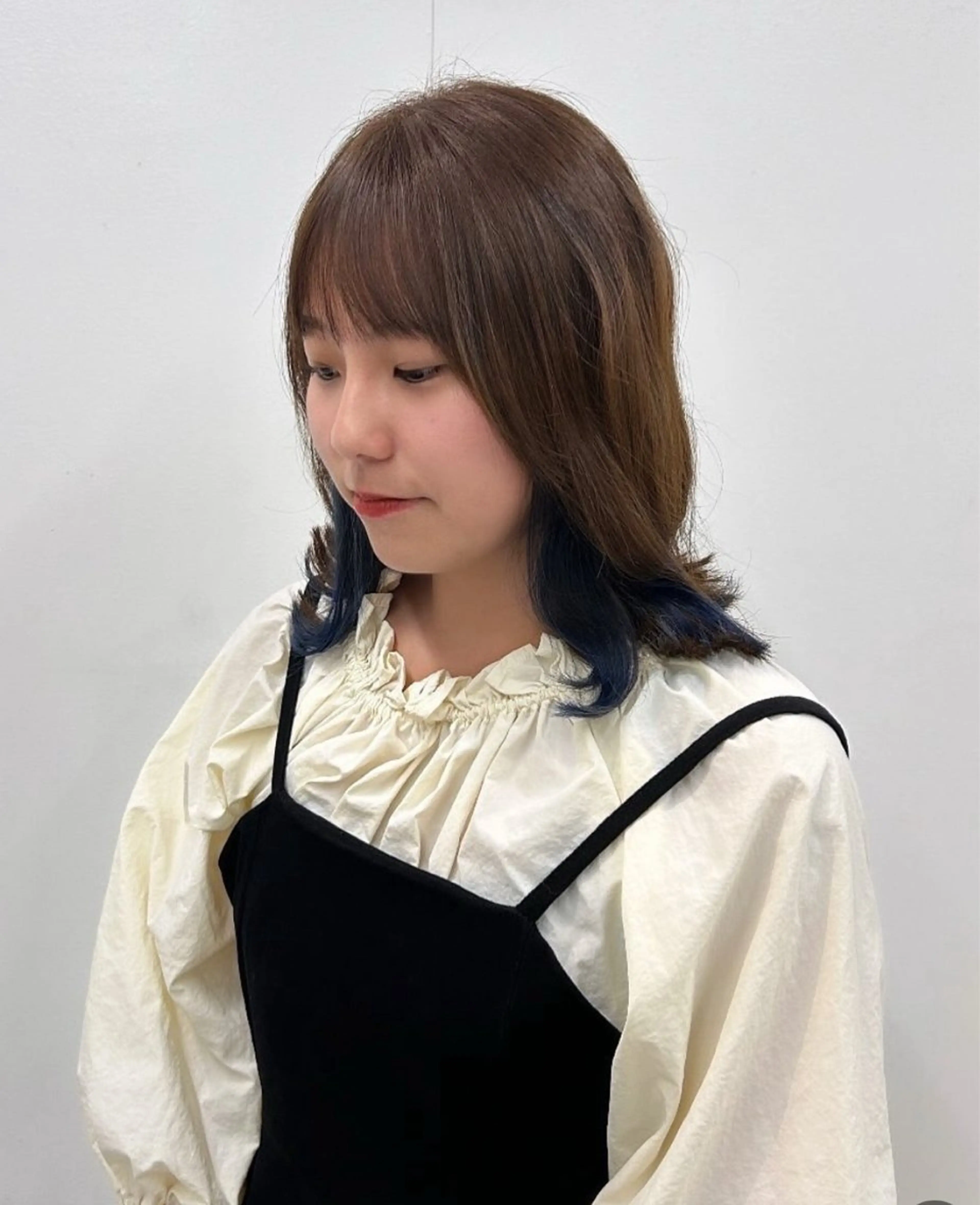 ミディアム カット ヘアカラー Ruth Ebiのヘアスタイル