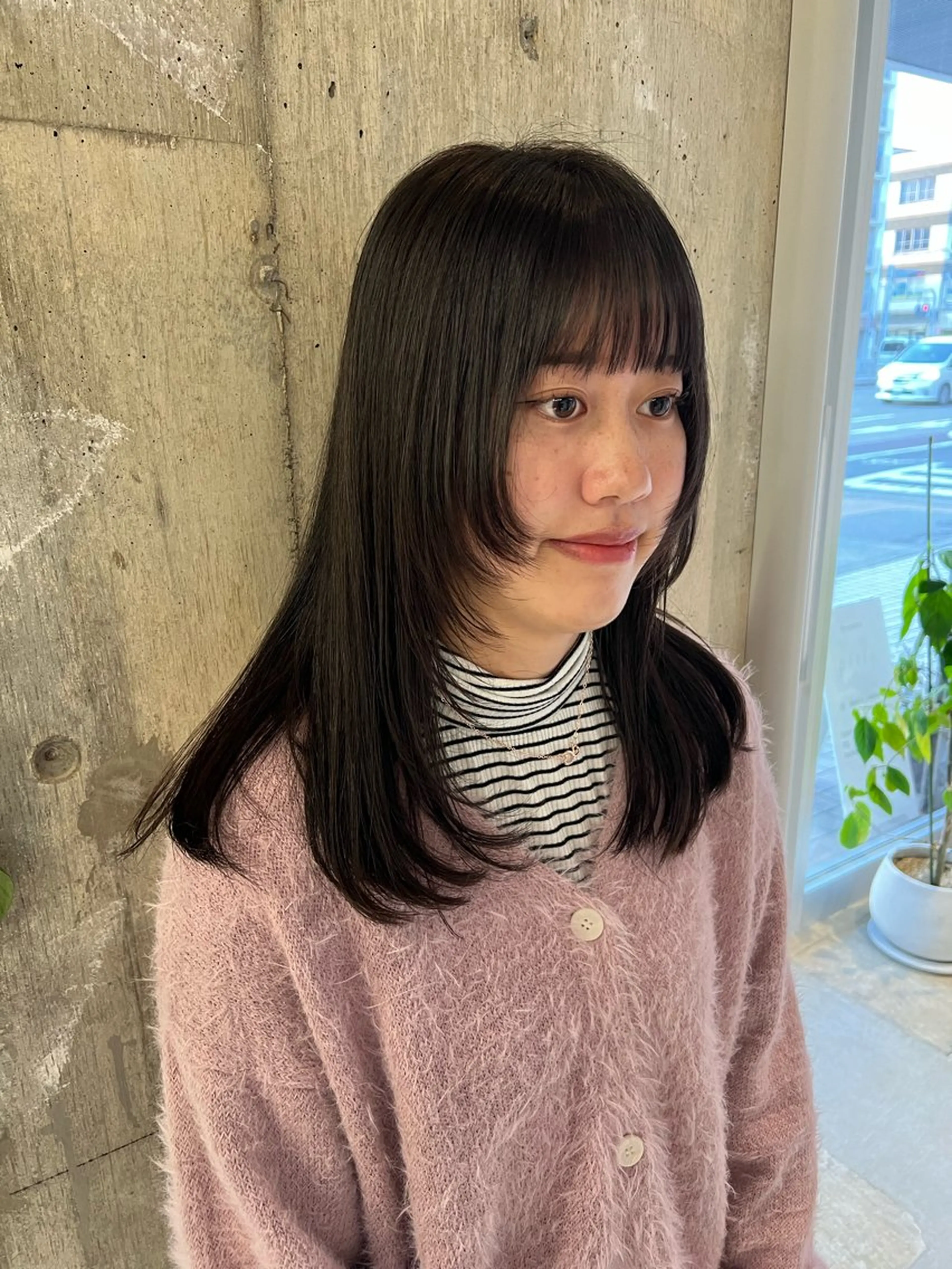 セミロング 顔まわりレイヤー 顔周りカット レイヤーカット piilo. かわい  なつみのヘアスタイル