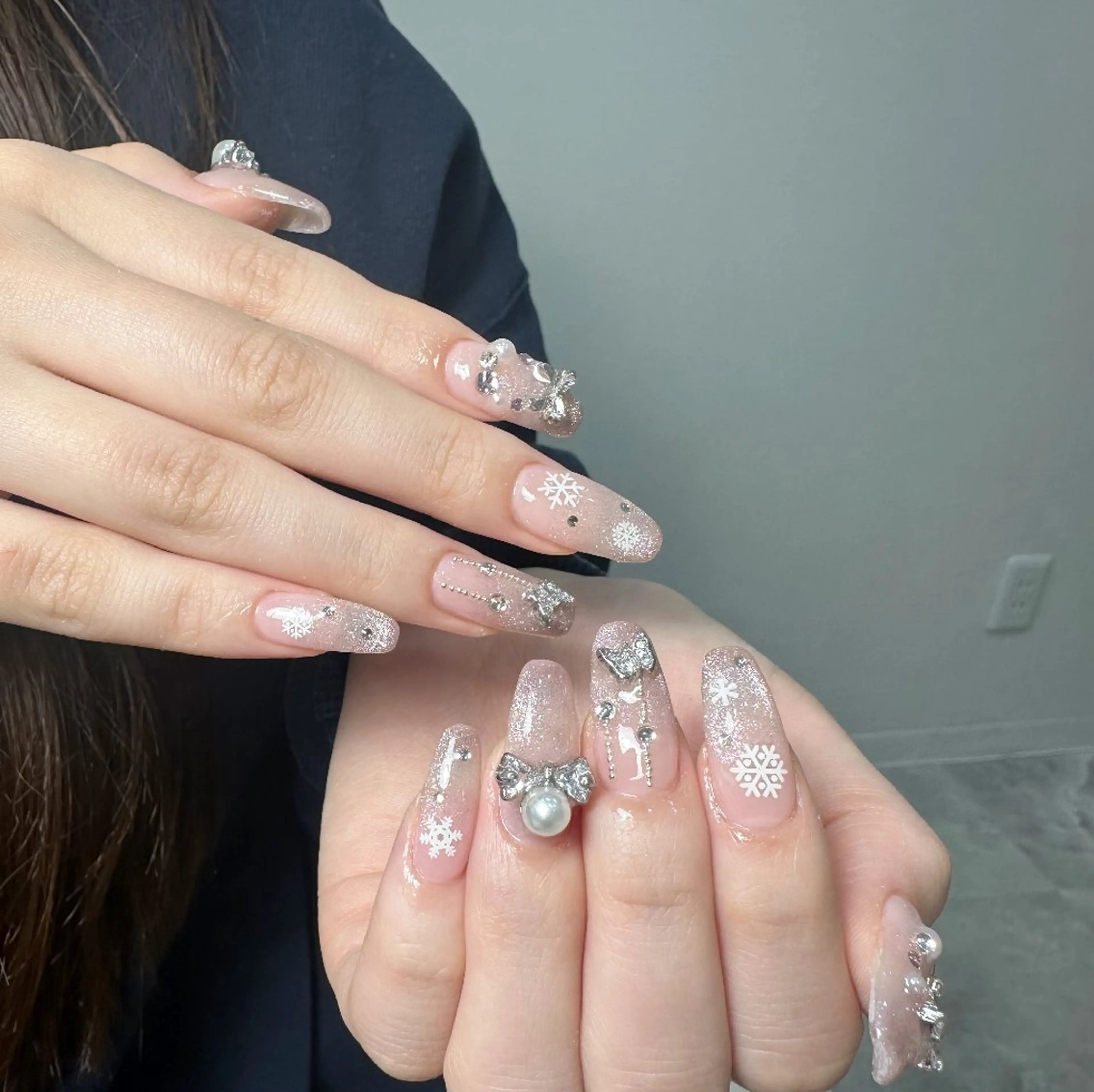 ネイル チークネイル フレンチネイル ジェルネイル ガラスフレンチ キラキラネイル ハンドネイル UM Nail Salonのネイルデザイン