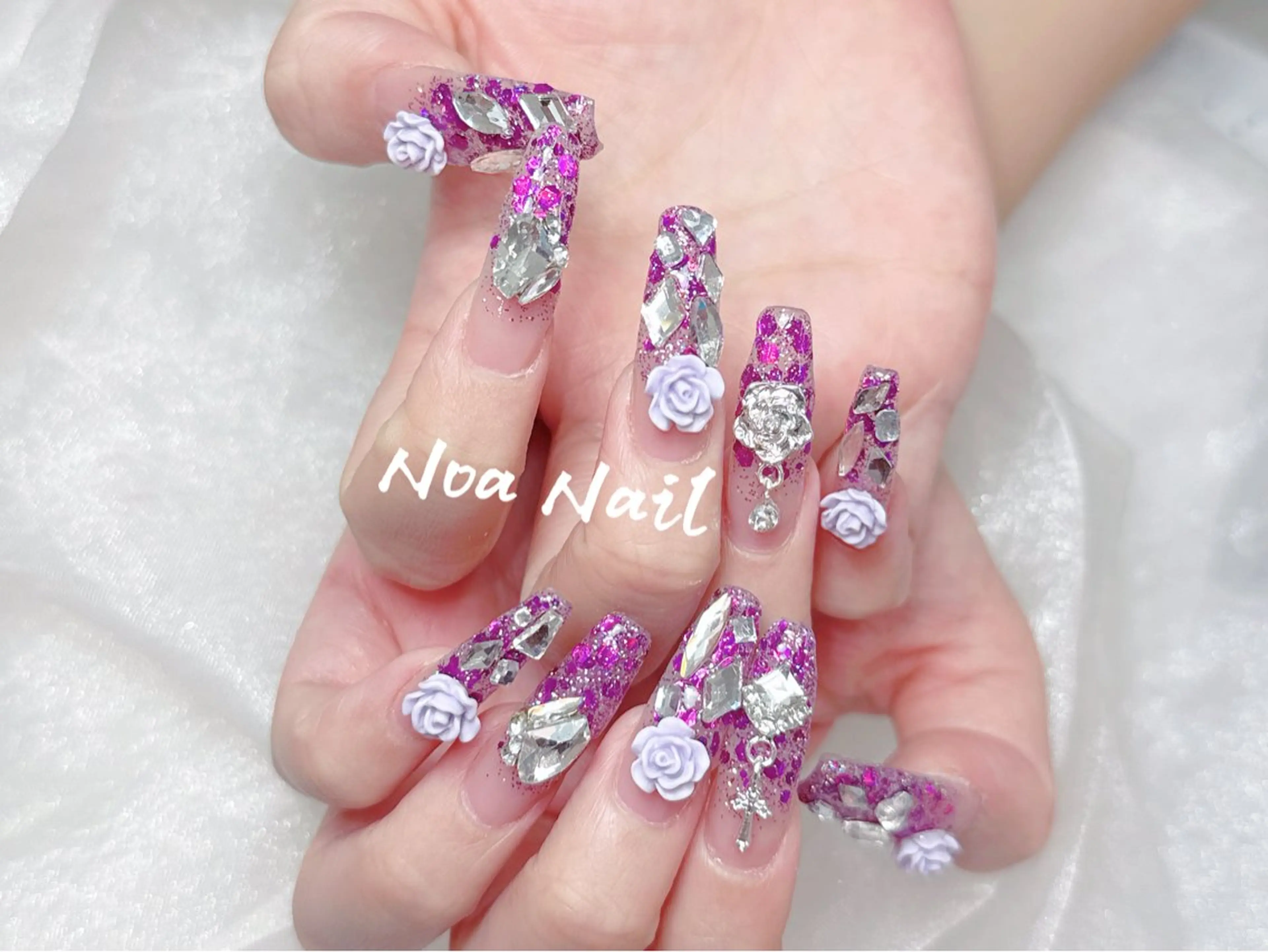 ロング 韓国風ヘア ハンドネイル NOA NAILのネイルデザイン