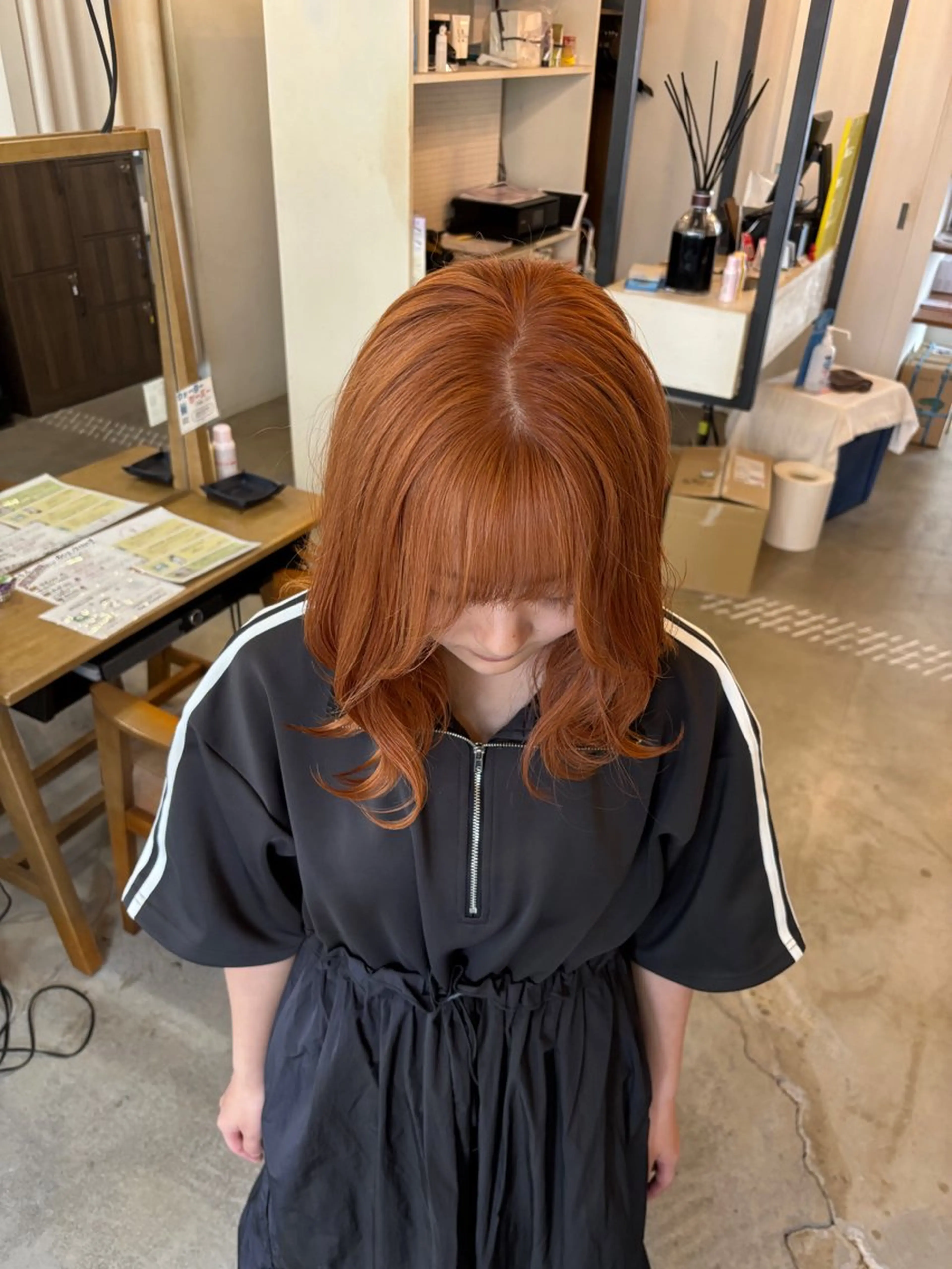 ミディアム カラー ベージュカラー ブリーチ オレンジ オレンジベージュ 堀出 芽衣/垢抜け/美髪のヘアスタイル