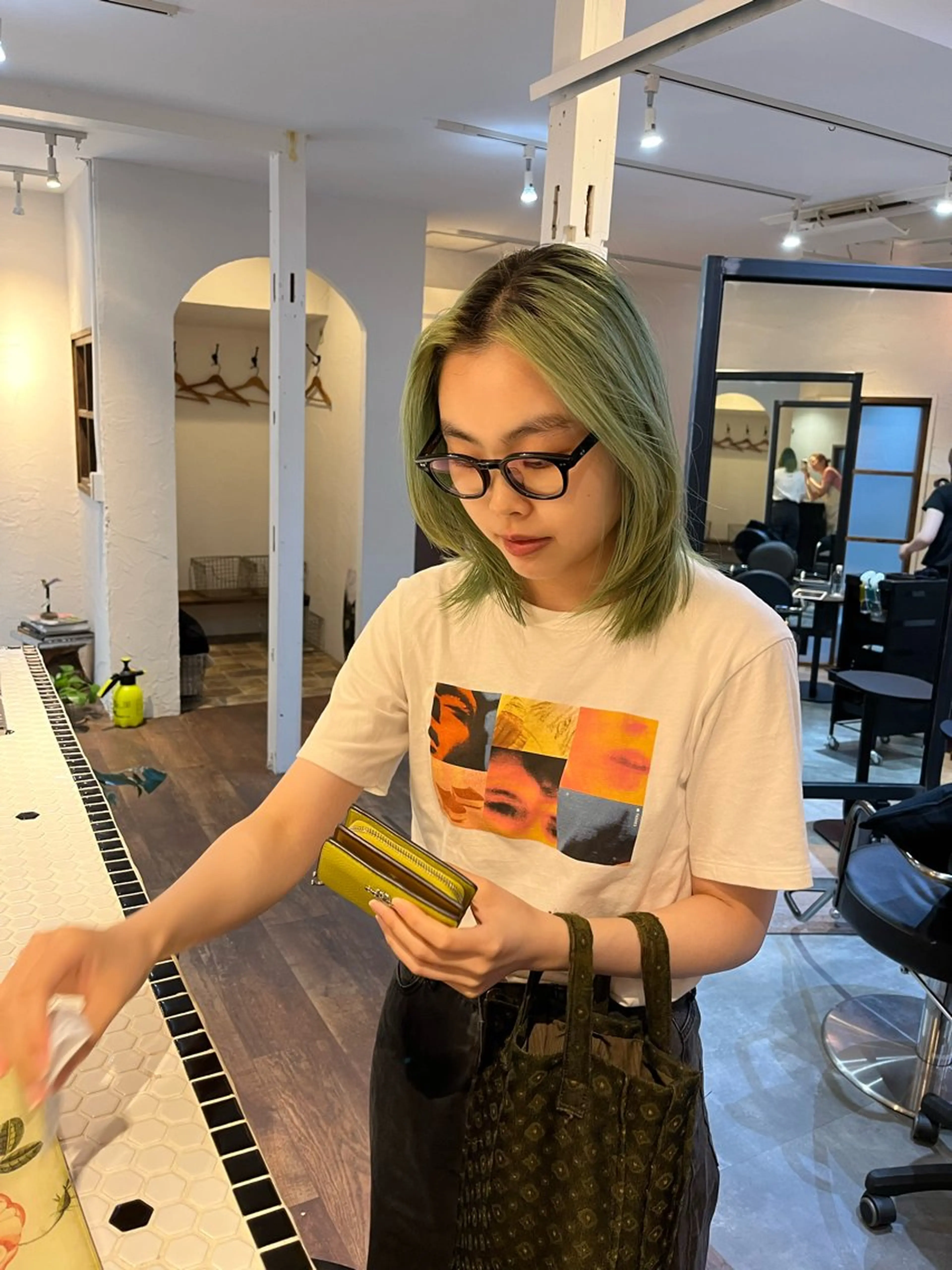 ミディアム カット ヘアカラー 金田 夏野のヘアスタイル