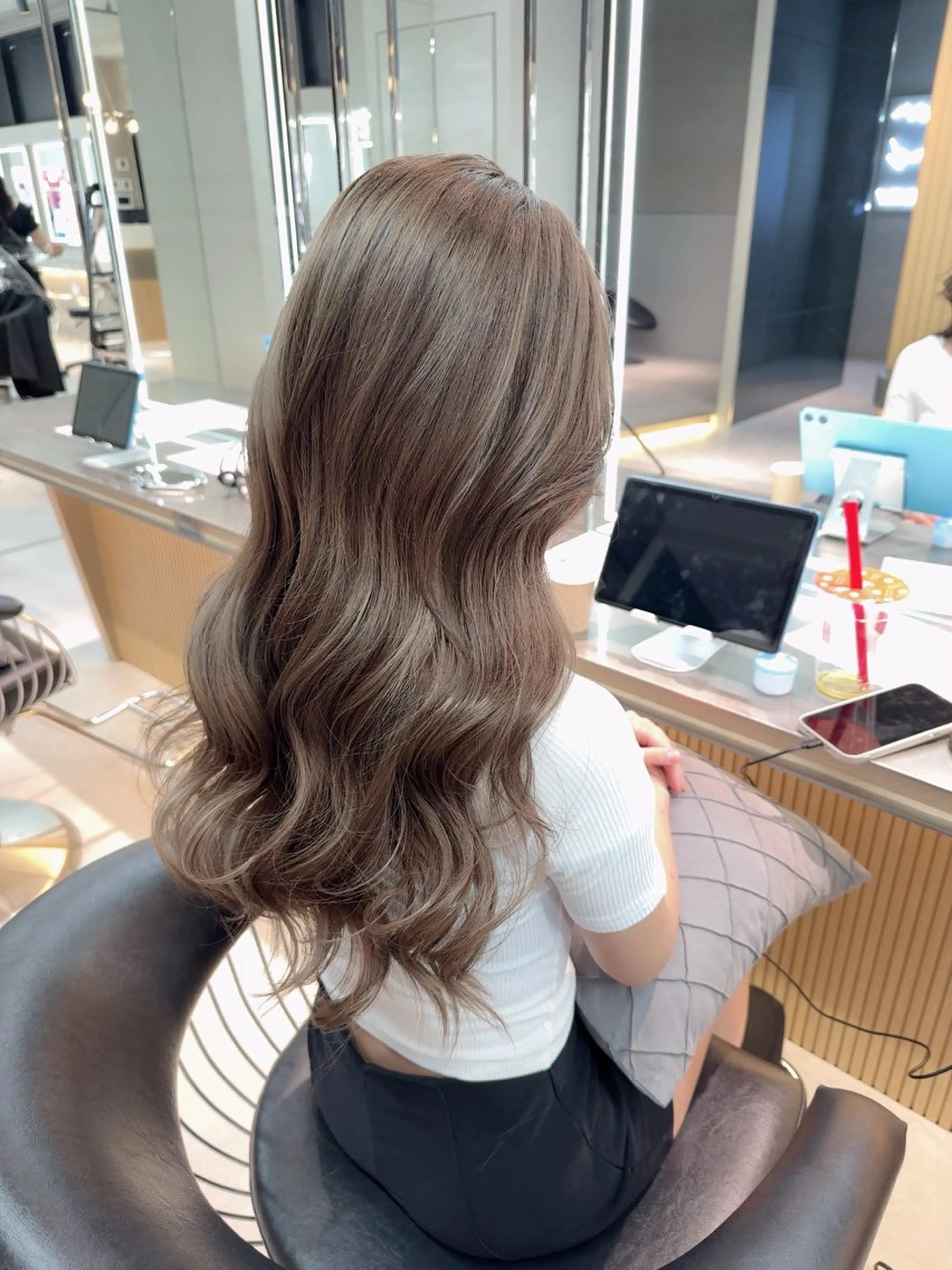 ミディアム カラー ベージュカラー レイヤーカット 縮毛矯正 【美髪矯正) 吉村　清志のヘアスタイル