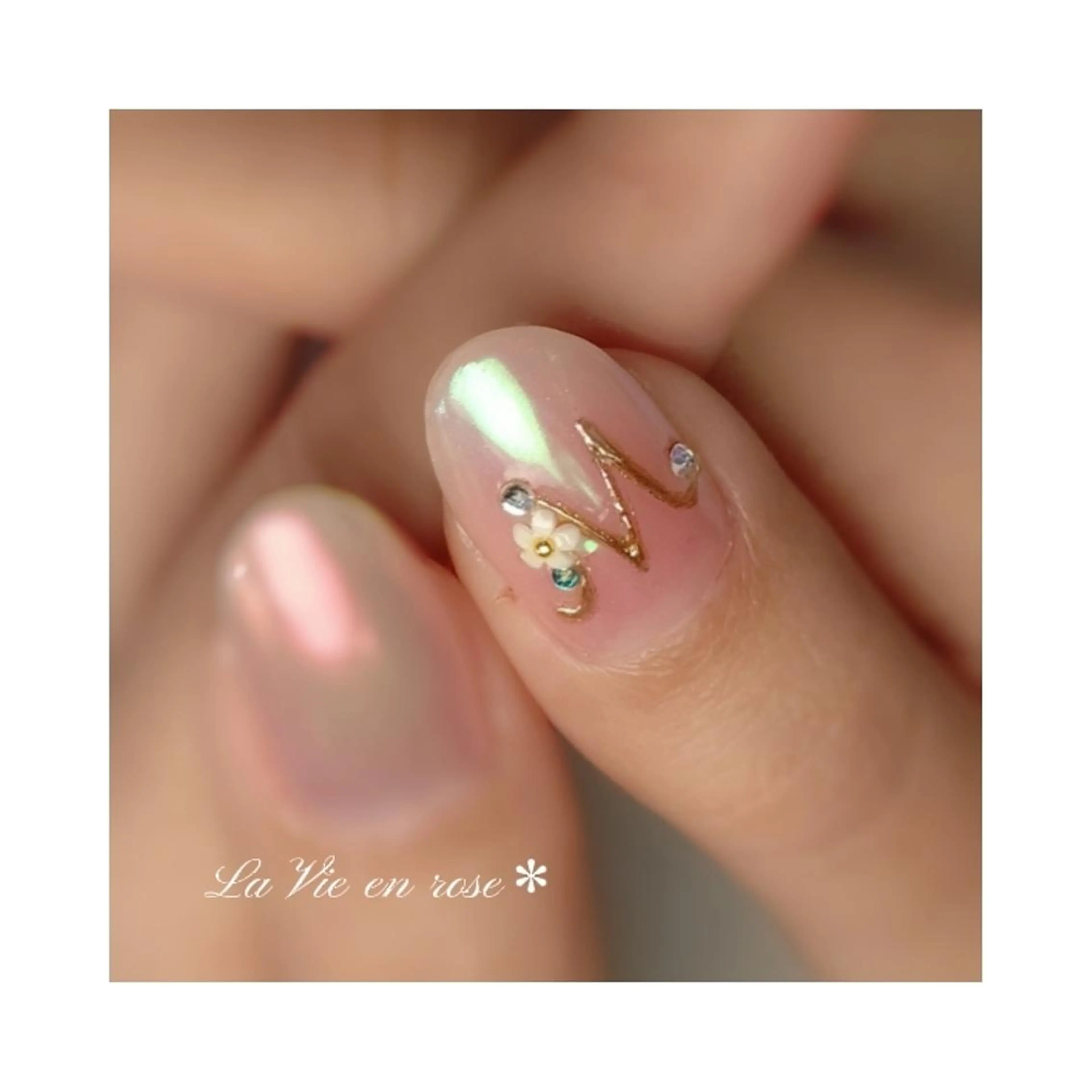 ミディアム ラヴィアン ローズのネイルデザイン