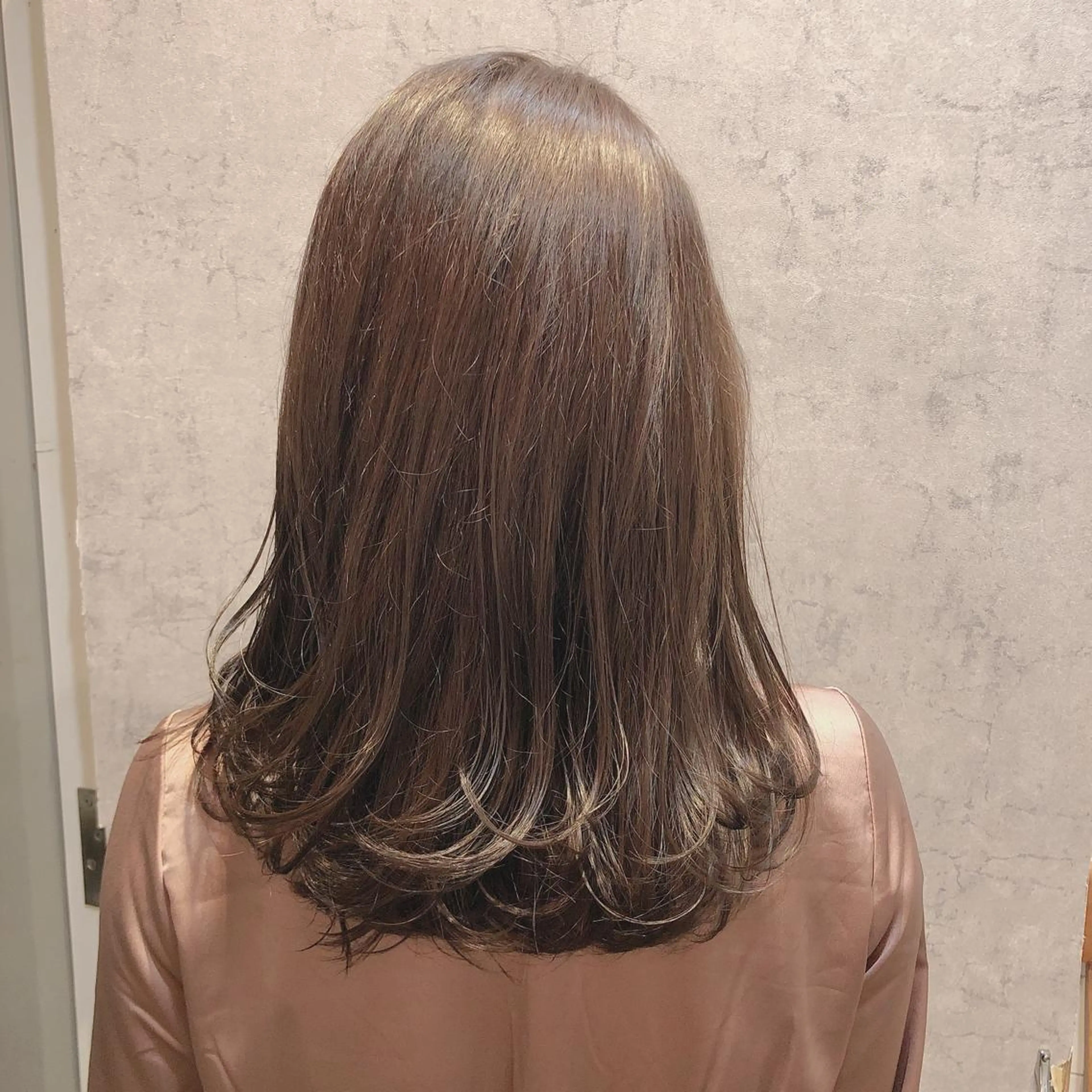 ミディアム tuuli所属・石井 永遠のヘアスタイル