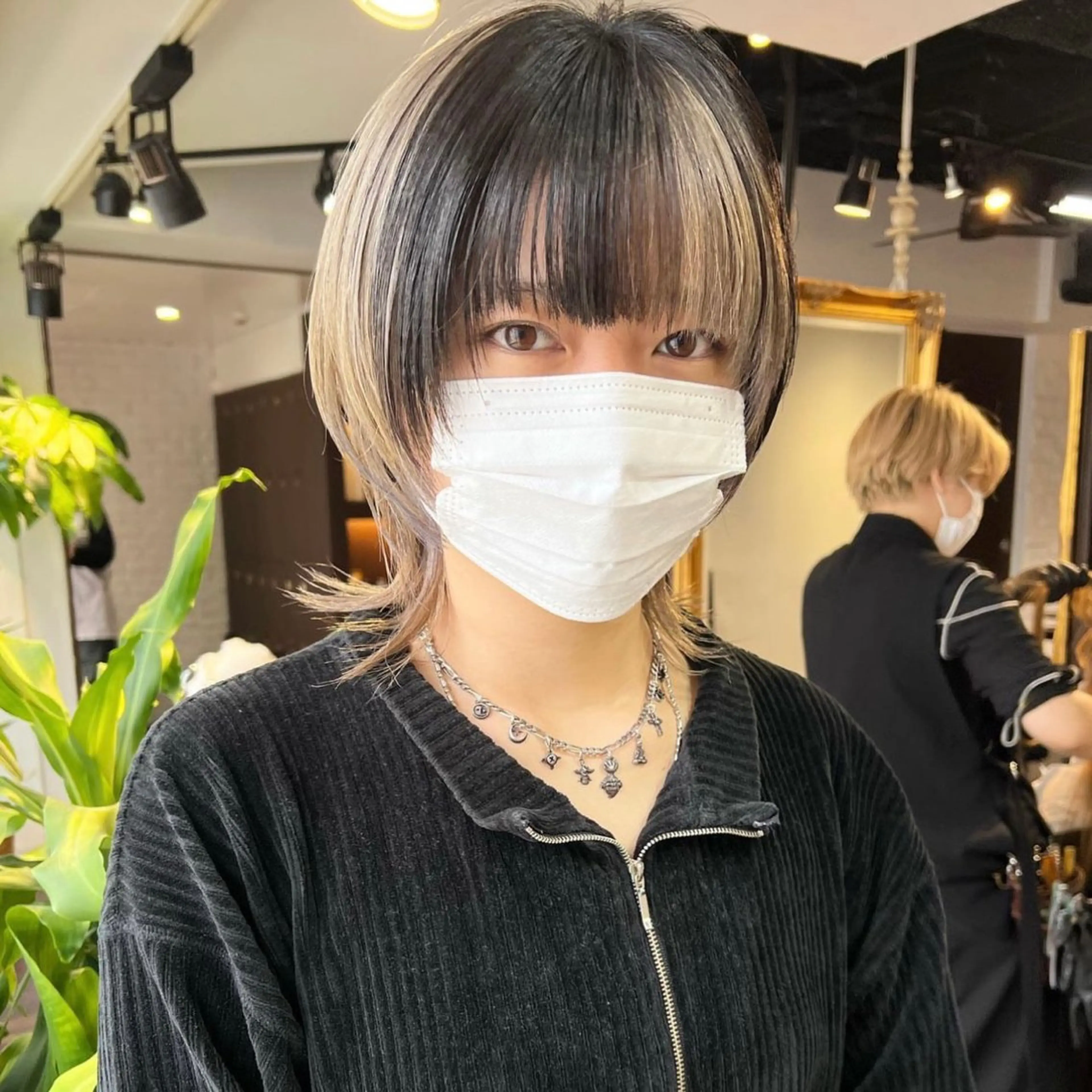ショート カラー ベージュカラー デザインカラー ダブルカラー ハイトーンカラー イルミナカラー 心斎橋ダブルカラー ボブ/レイヤーのヘアスタイル