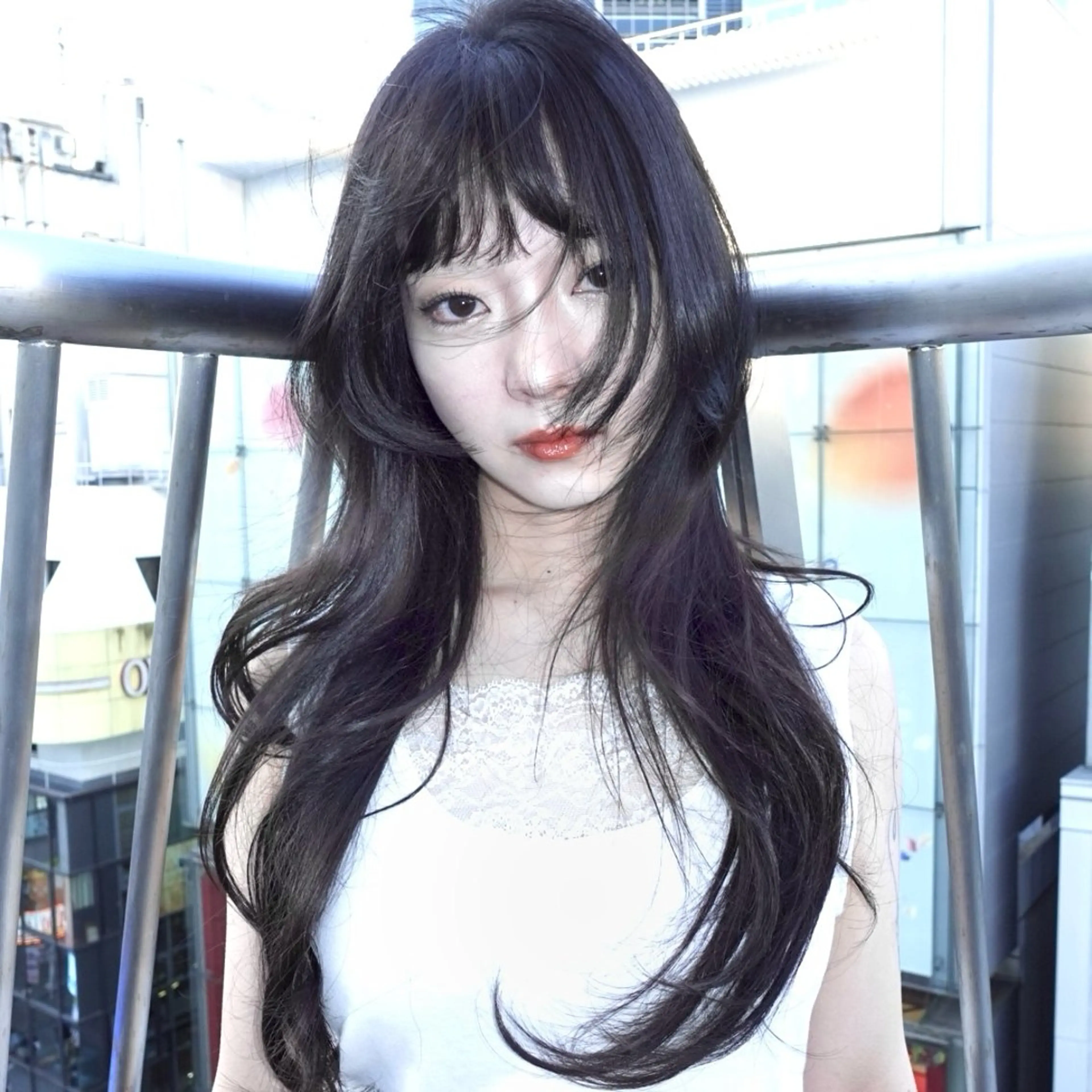 ロング カラー 黒髪 ブルーカラー ブルーブラック ハッシュカット レイヤーカット カット ヘアカラー トリートメント レイヤーカット ダブルカラーのヘアスタイル