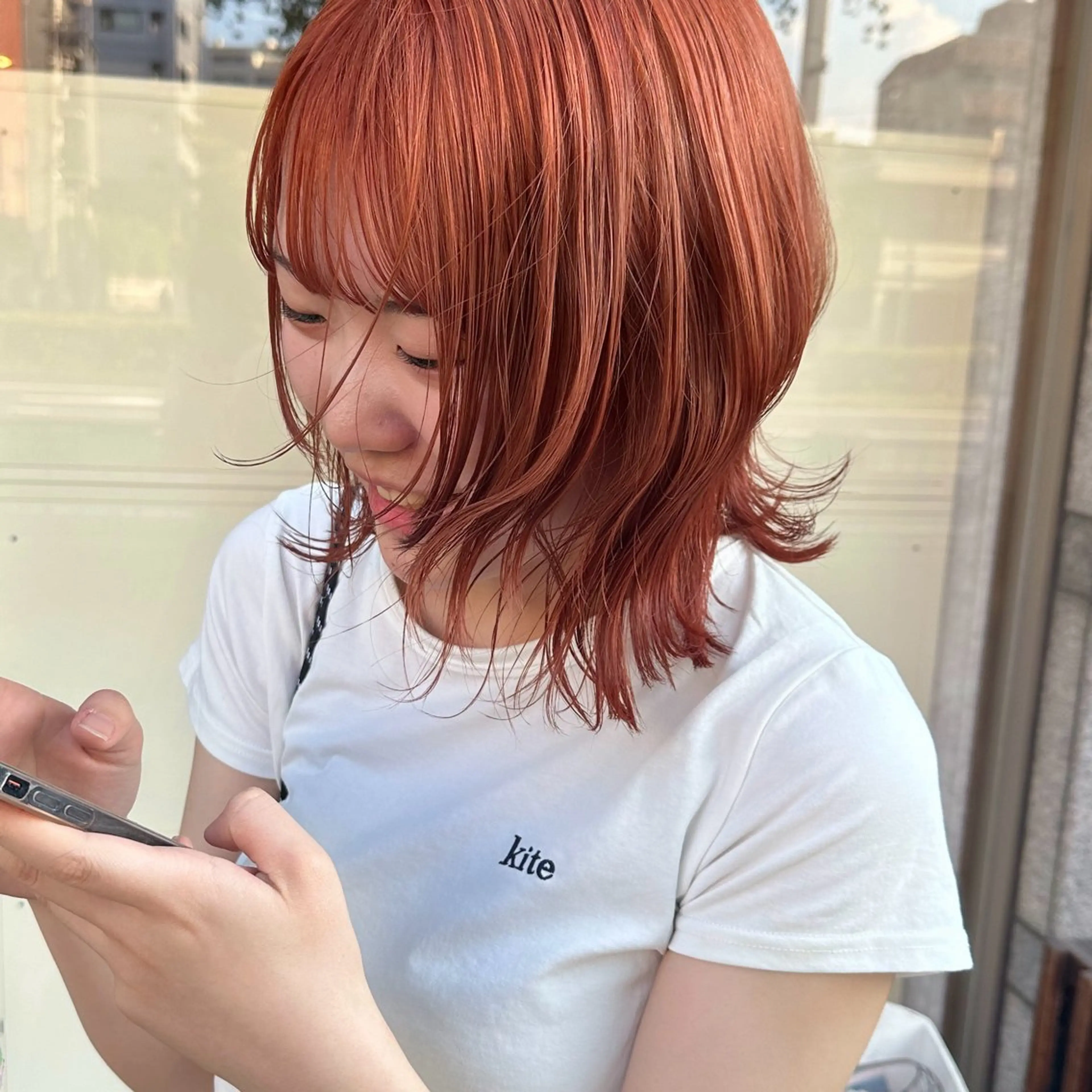 ミディアム カラー ブリーチ ケアブリーチ レイヤーカット カット ヘアカラー トリートメント minim / miku 暖色カラーのヘアスタイル