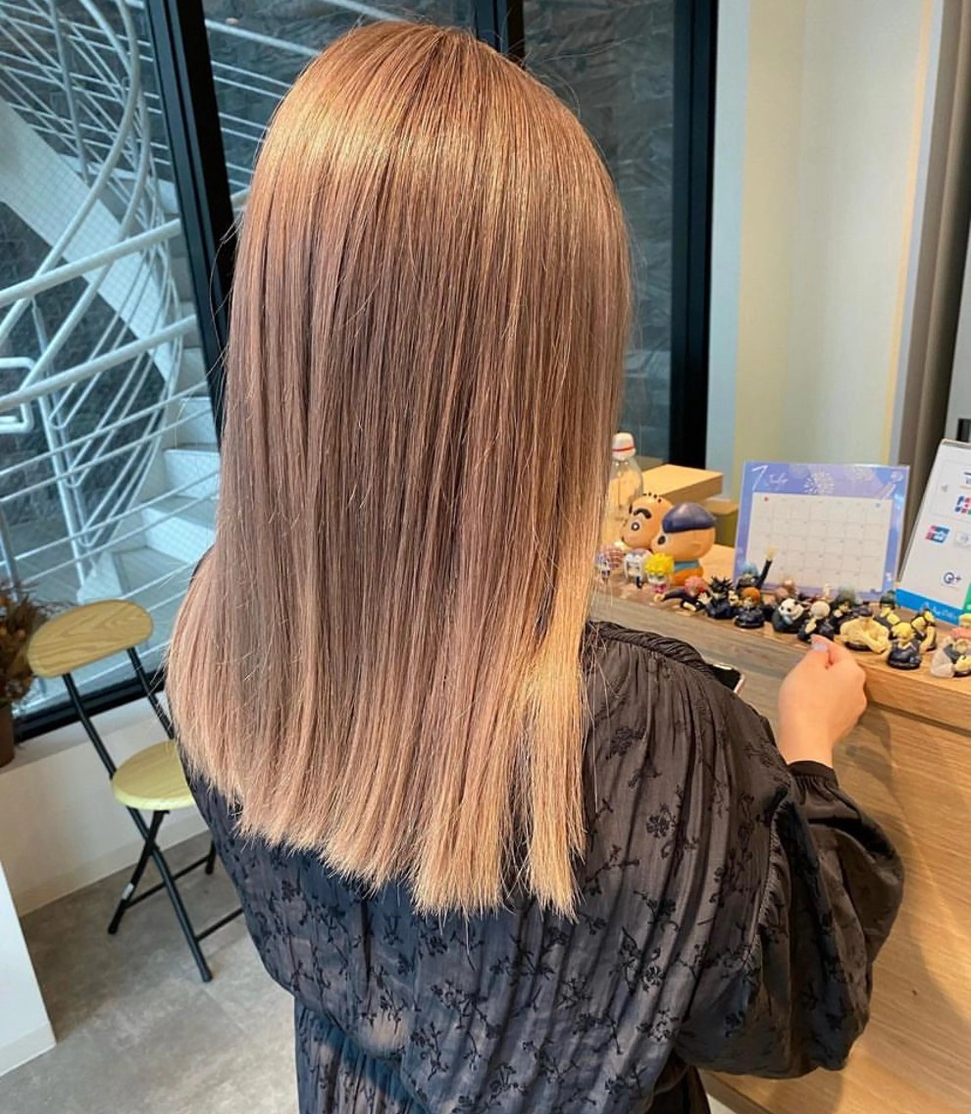 セミロング カラー ブロンド 髪質改善特化型美容師 🫧岡本璃来🫧のヘアスタイル