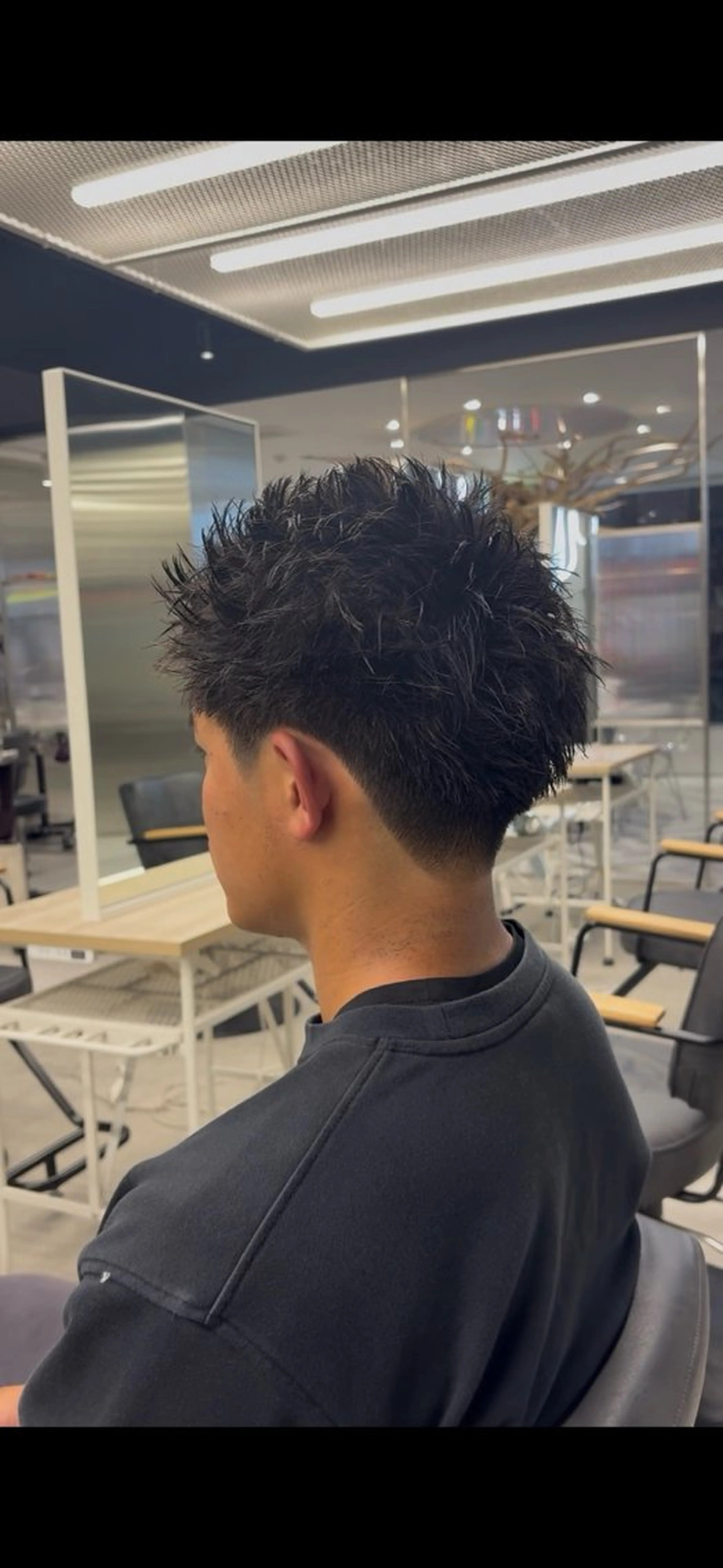 ショート メンズ メンズパーマ プードルパーマ 学生(メンズ向け) スパイキーショート 波巻きパーマ カット シャドウパーマ/ ルーズパーマ/メンズのヘアスタイル