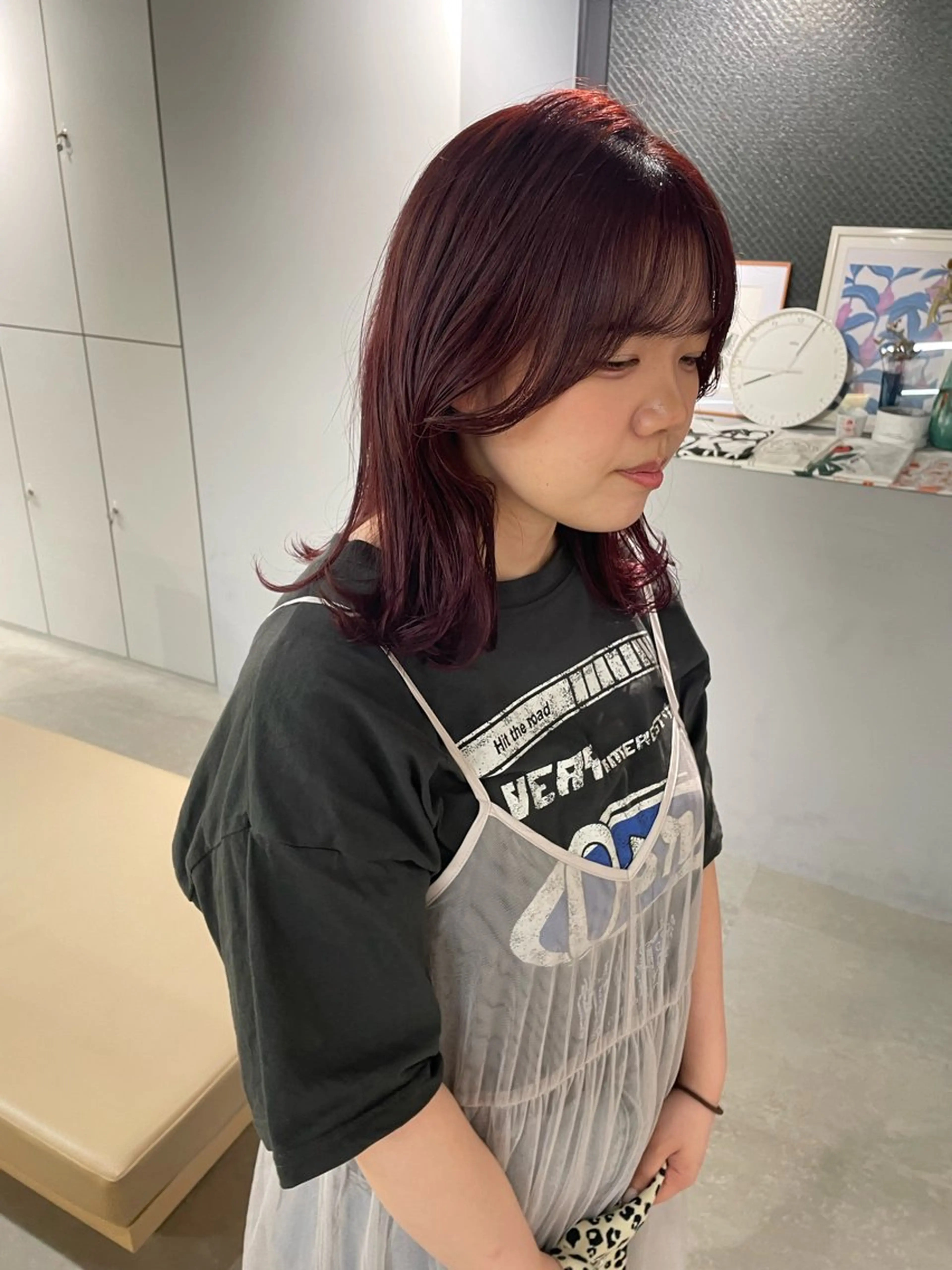 ミディアム カラー ボルドーカラー ブラウンカラー レッドカラー レッドブラウン ヘアカラー トリートメント MIU/ルーツカラー ボブ/顔周りレイヤーのヘアスタイル