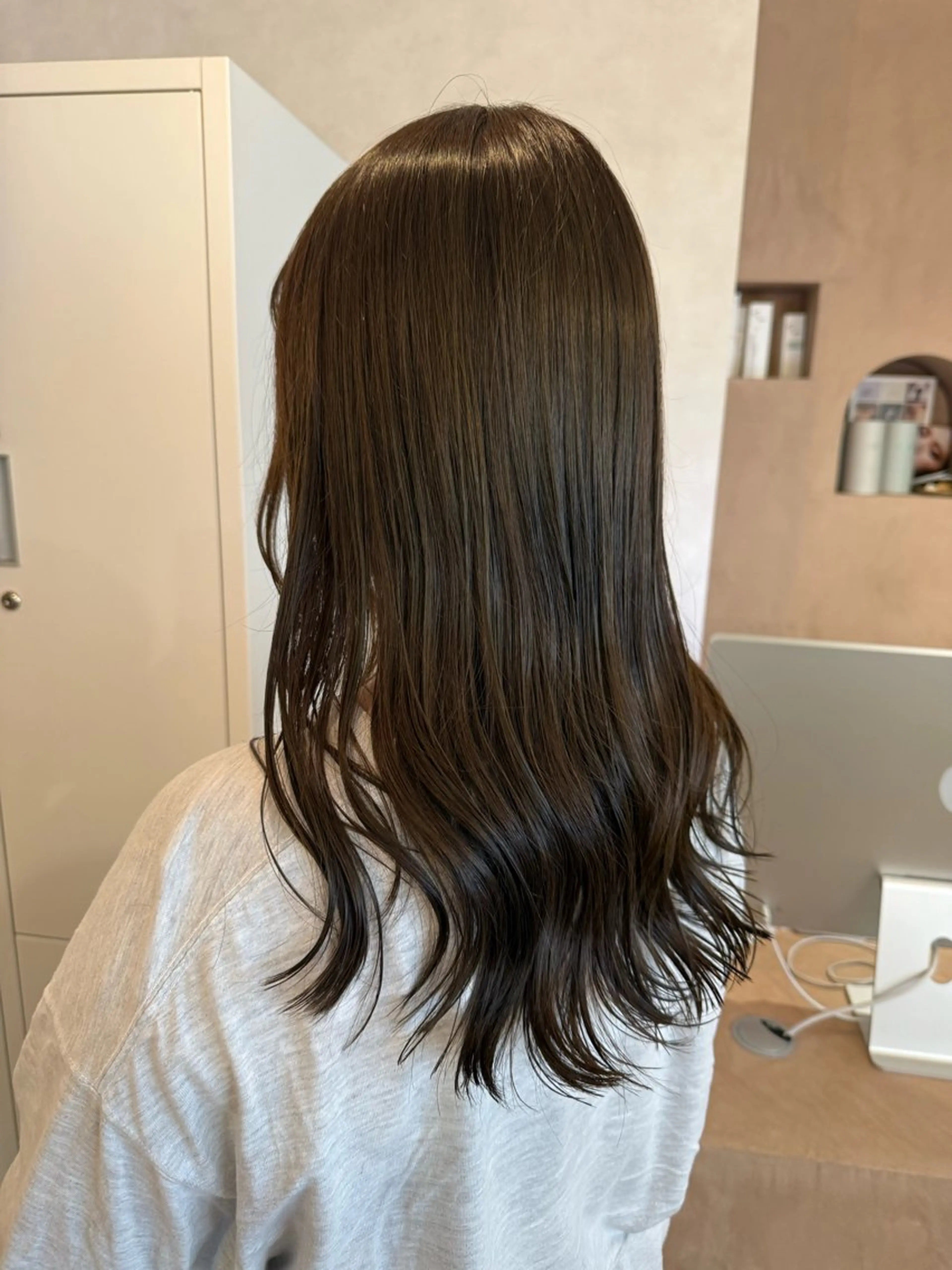 ロング カラー ブラウンカラー オリーブブラウン カット ヘアカラー トリートメント 水田 帆波のヘアスタイル