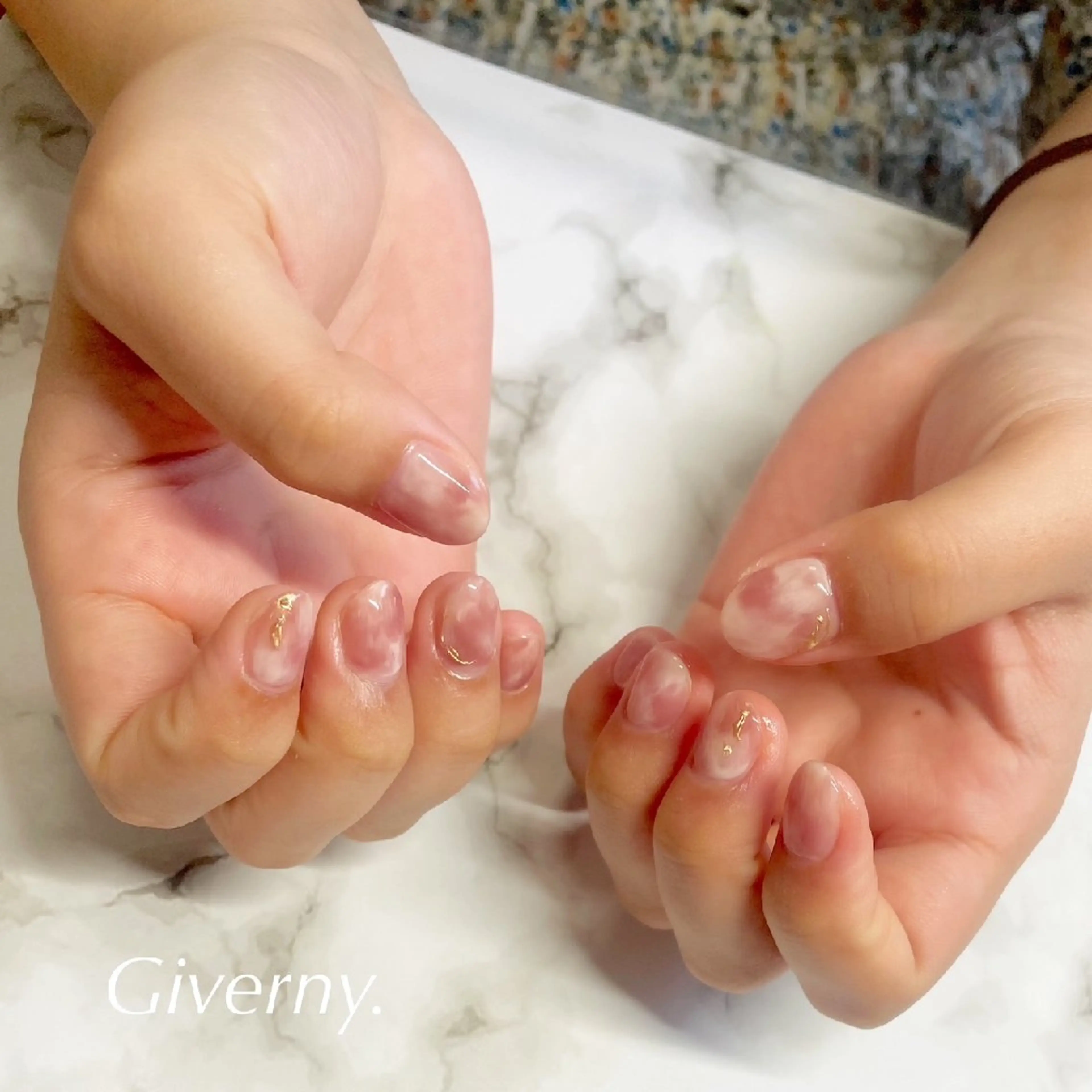 ネイル ミラーネイル ニュアンスネイル ハンドネイル Giverny .のネイルデザイン