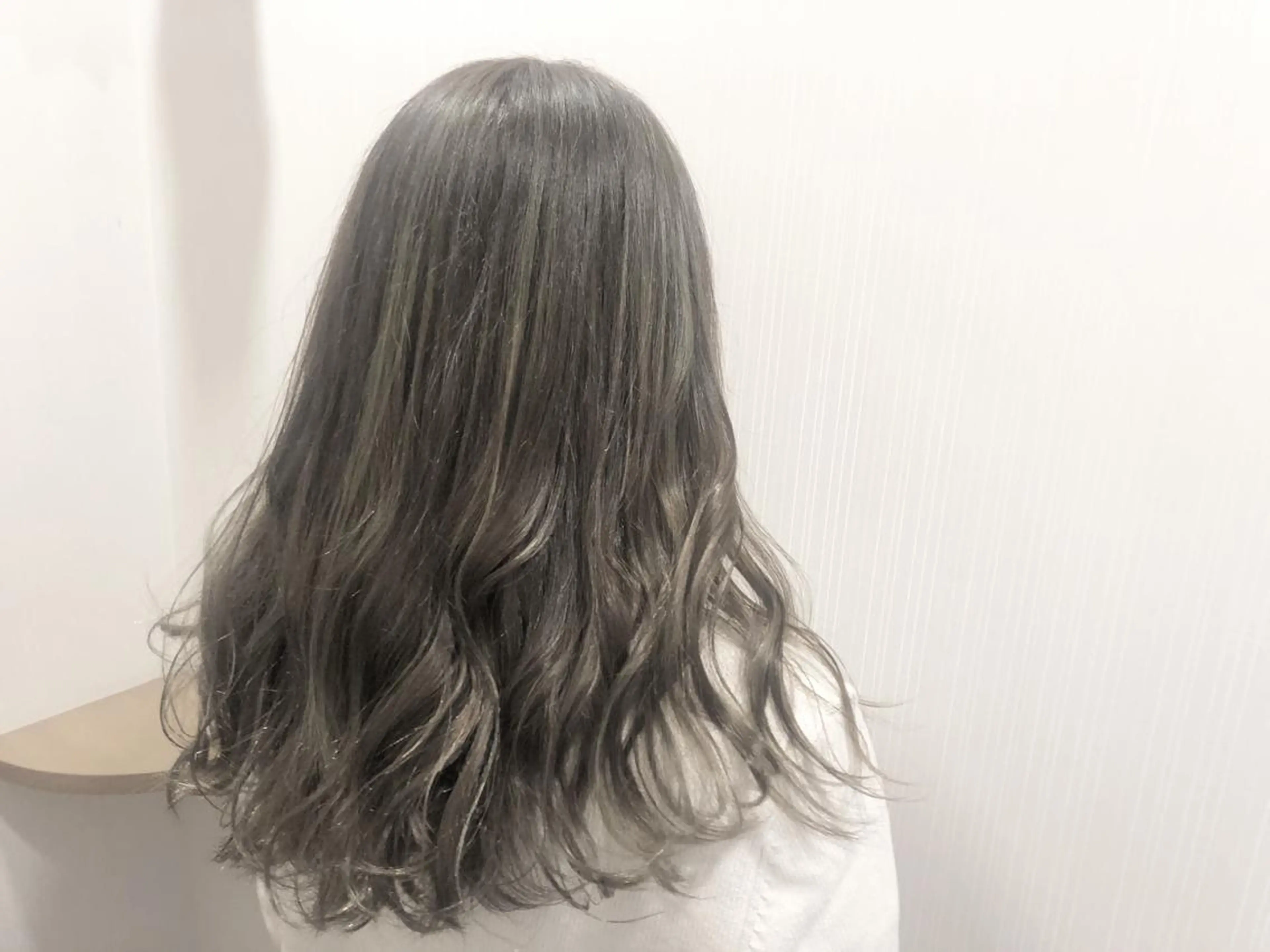 ロング カラー グレージュ カーキグレージュ ヘアカラー 新井 友菜のヘアスタイル