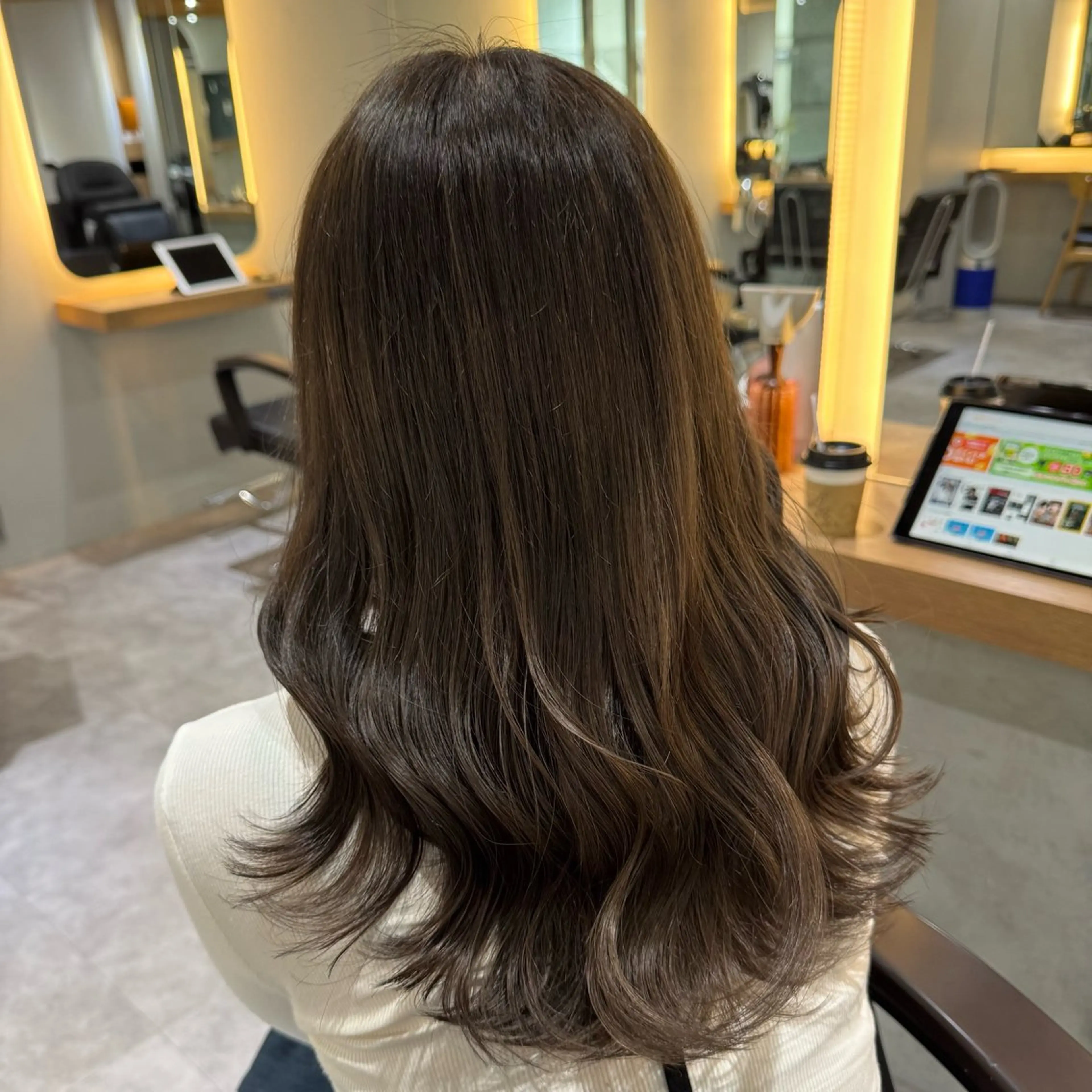 セミロング カラー ヘアアレンジ ヘアカラー トリートメント ブリーチなしカラー /ベージュ/安形翔のヘアスタイル