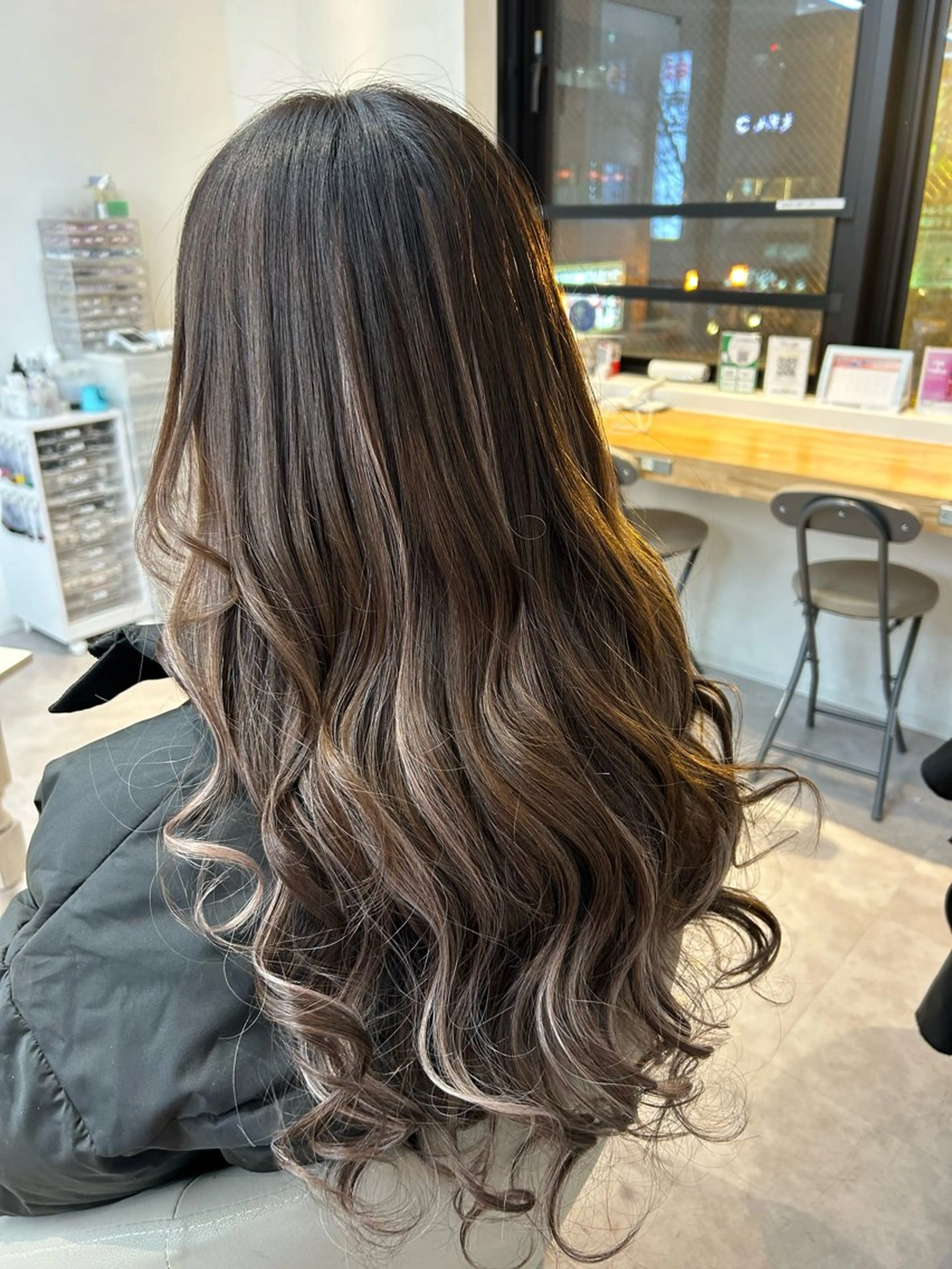 ロング カラー ヘアアレンジ キッズ シールエクステ バレイヤージュ ブリーチ ハイライトカラー ハイトーンカラー カット ヘアカラー トリートメント エクステ ヘアセット alpha. カラーエクステ下妻のヘアスタイル