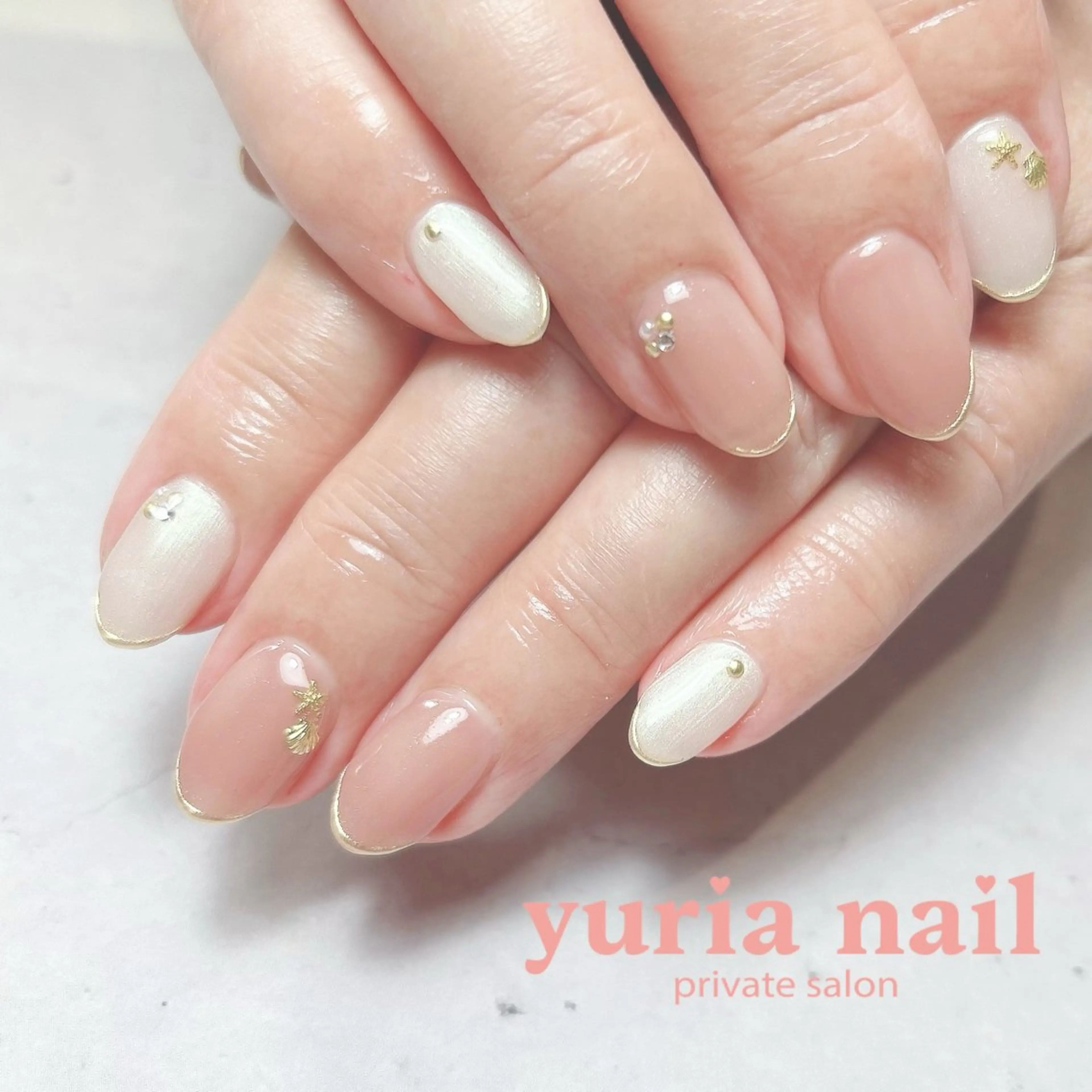 ネイル ジェルネイル ゴールド ミラーネイル オフィスネイル ピンク ハンドネイル 小林 ゆりあのネイルデザイン