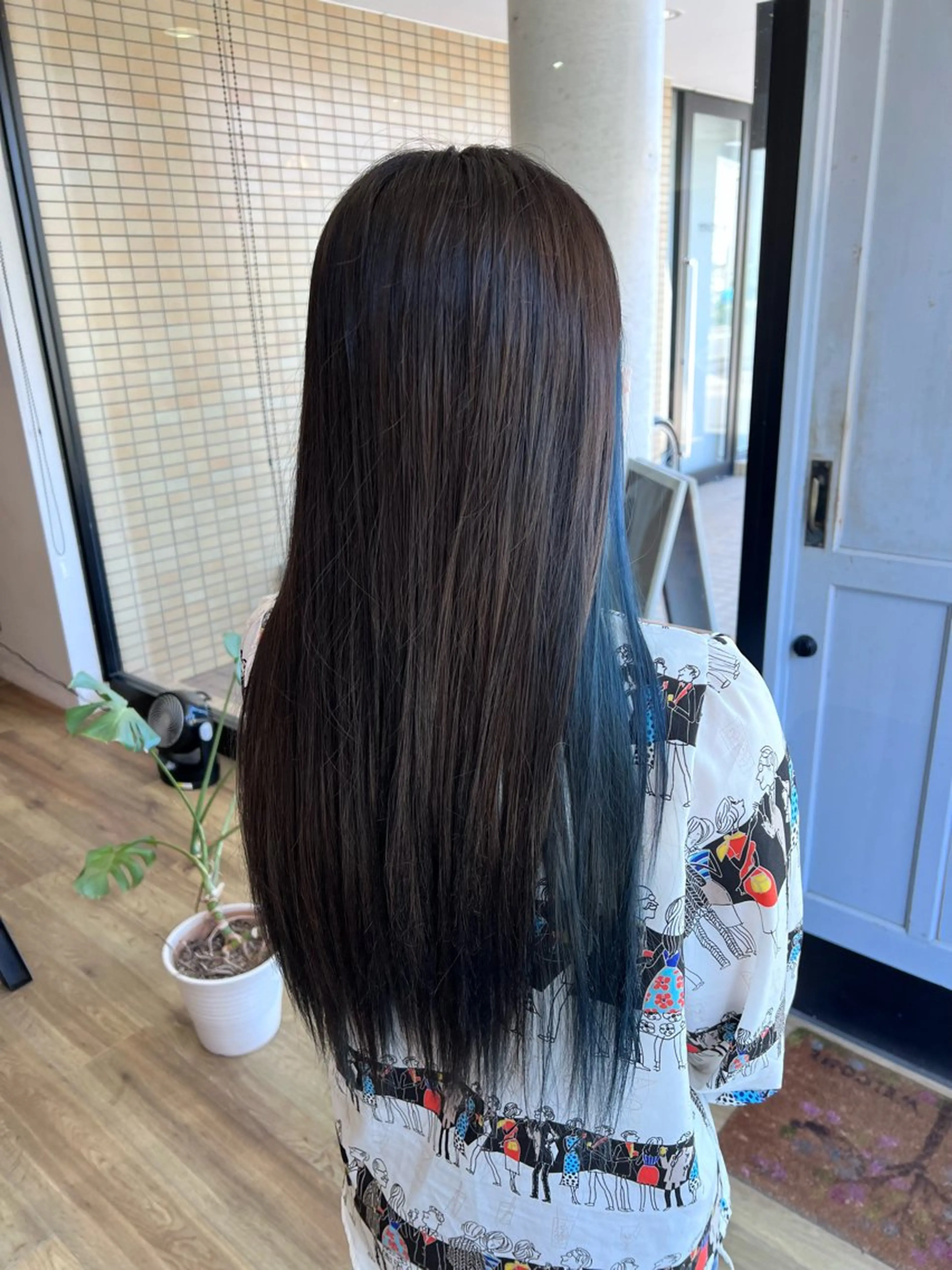 ロング カラー ブルーカラー ヘアカラー トリートメント ツキダテ ユイのヘアスタイル