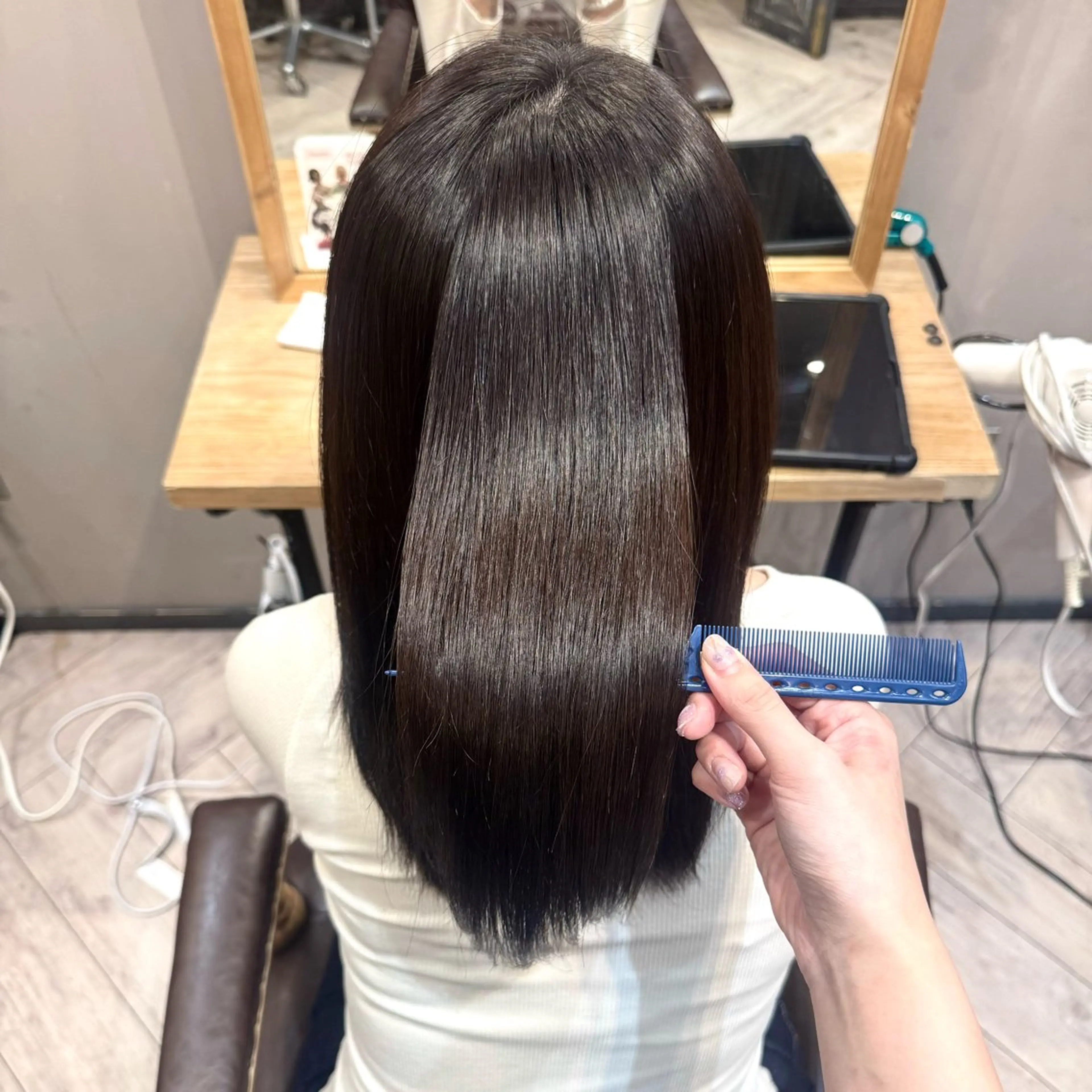 セミロング 松葉 柚月のヘアスタイル