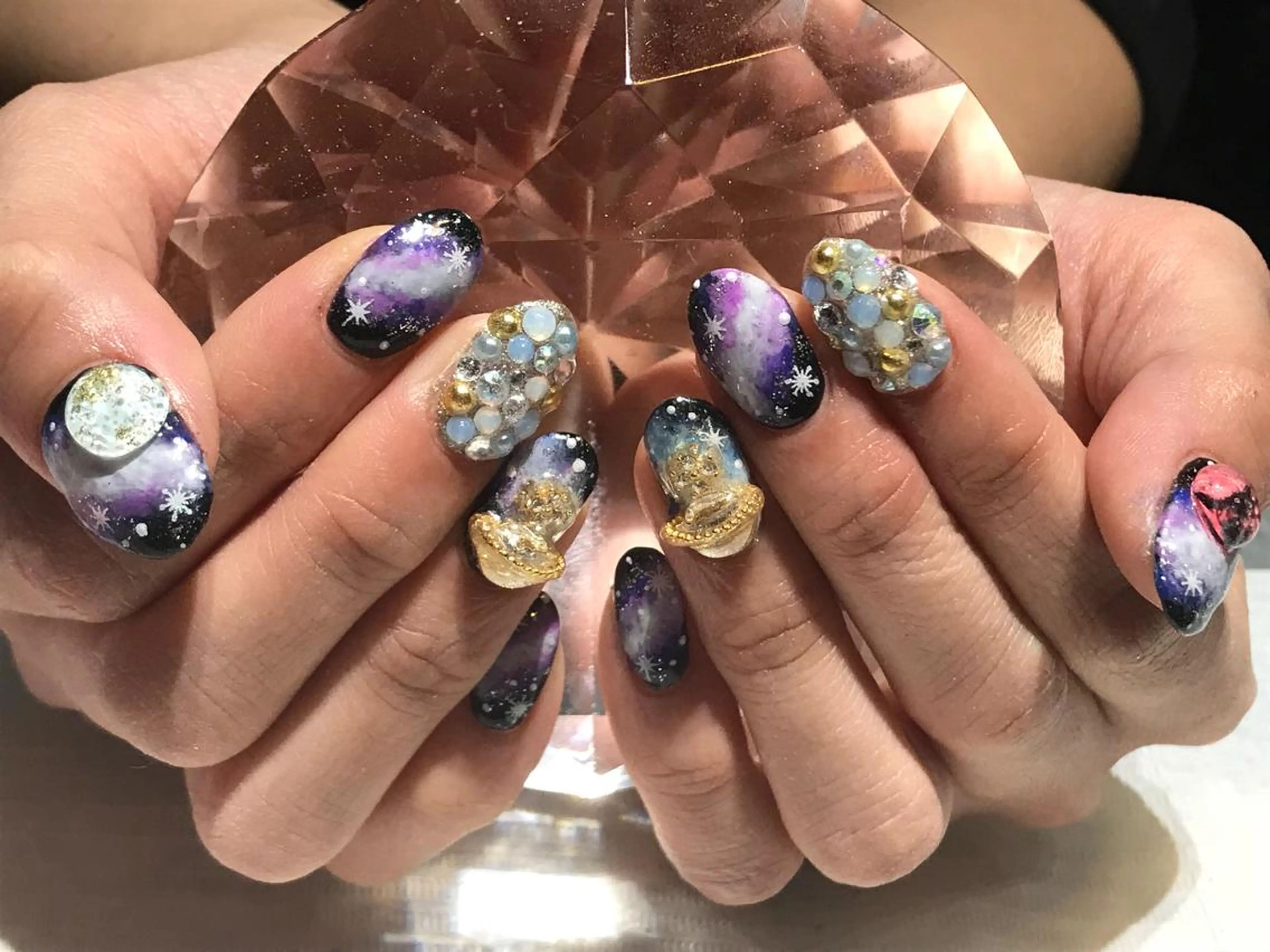 ネイル ジェルネイル ストーンネイル YUN 💅のネイルデザイン