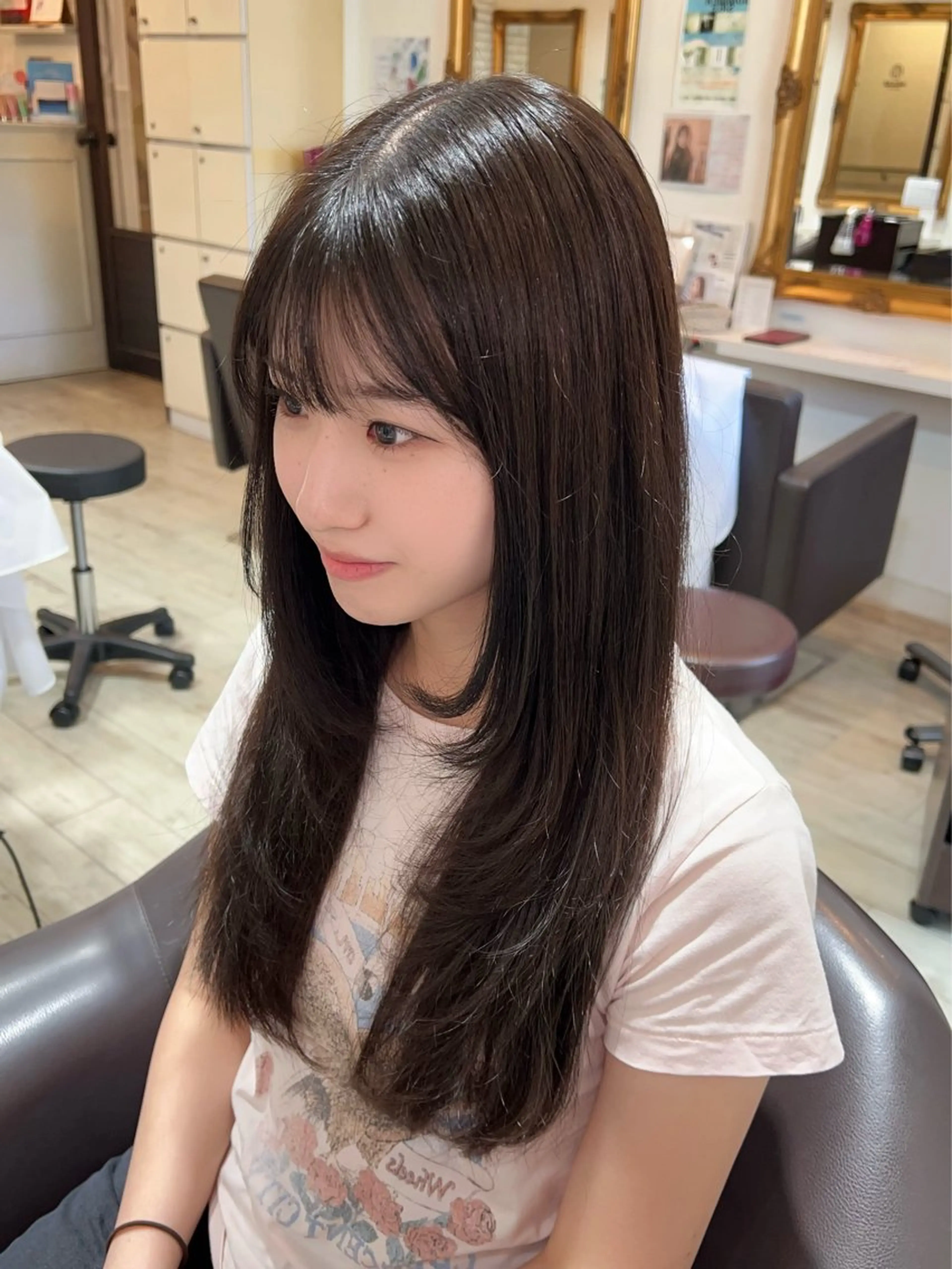 セミロング カラー カット ヘアカラー トリートメント 上質髪🪐𝑨𝒊 𝒓𝒊🪷‧₊˚のヘアスタイル