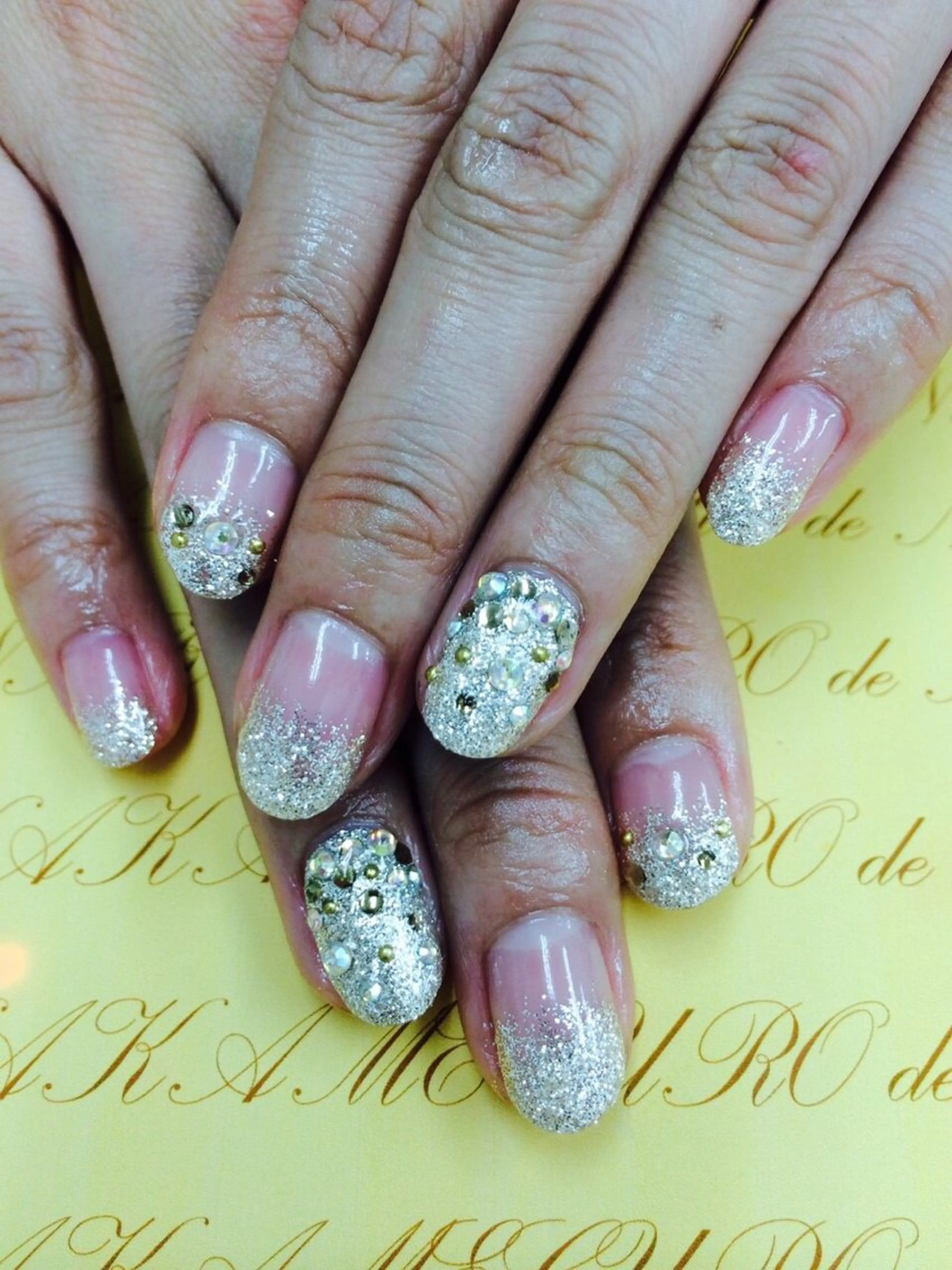 ネイル アートネイル ラメ(グリッター) ラメグラデーション ハンドネイル 梅島のネイル屋さん所属・梅島の ネイル屋さんのネイルデザイン