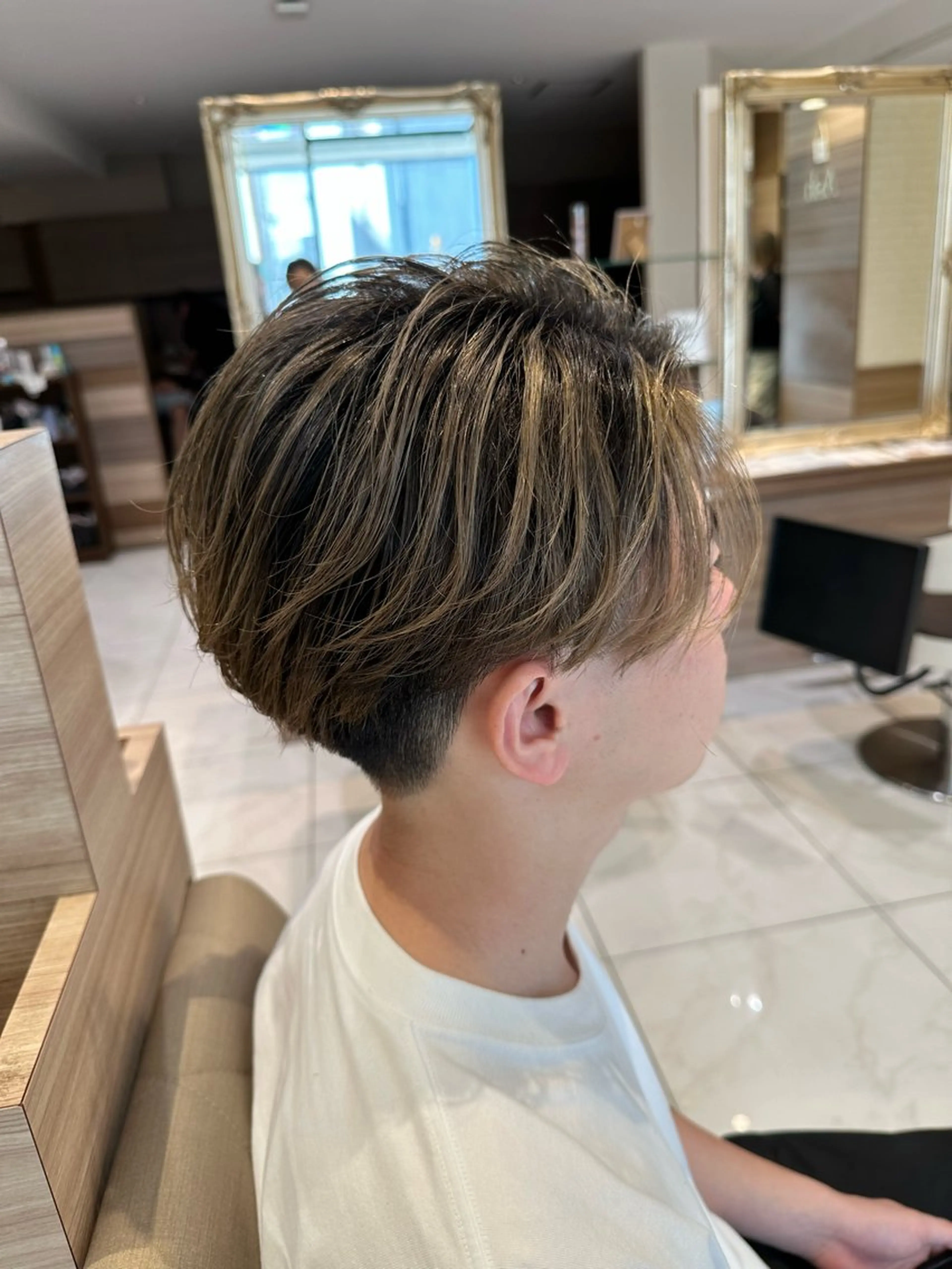 カラー メンズ メンズバレイヤージュ バレイヤージュ カット ヘアカラー IwAsh中山所属・✂︎メンズバレイ ヤージュ✂︎露木智也のヘアスタイル