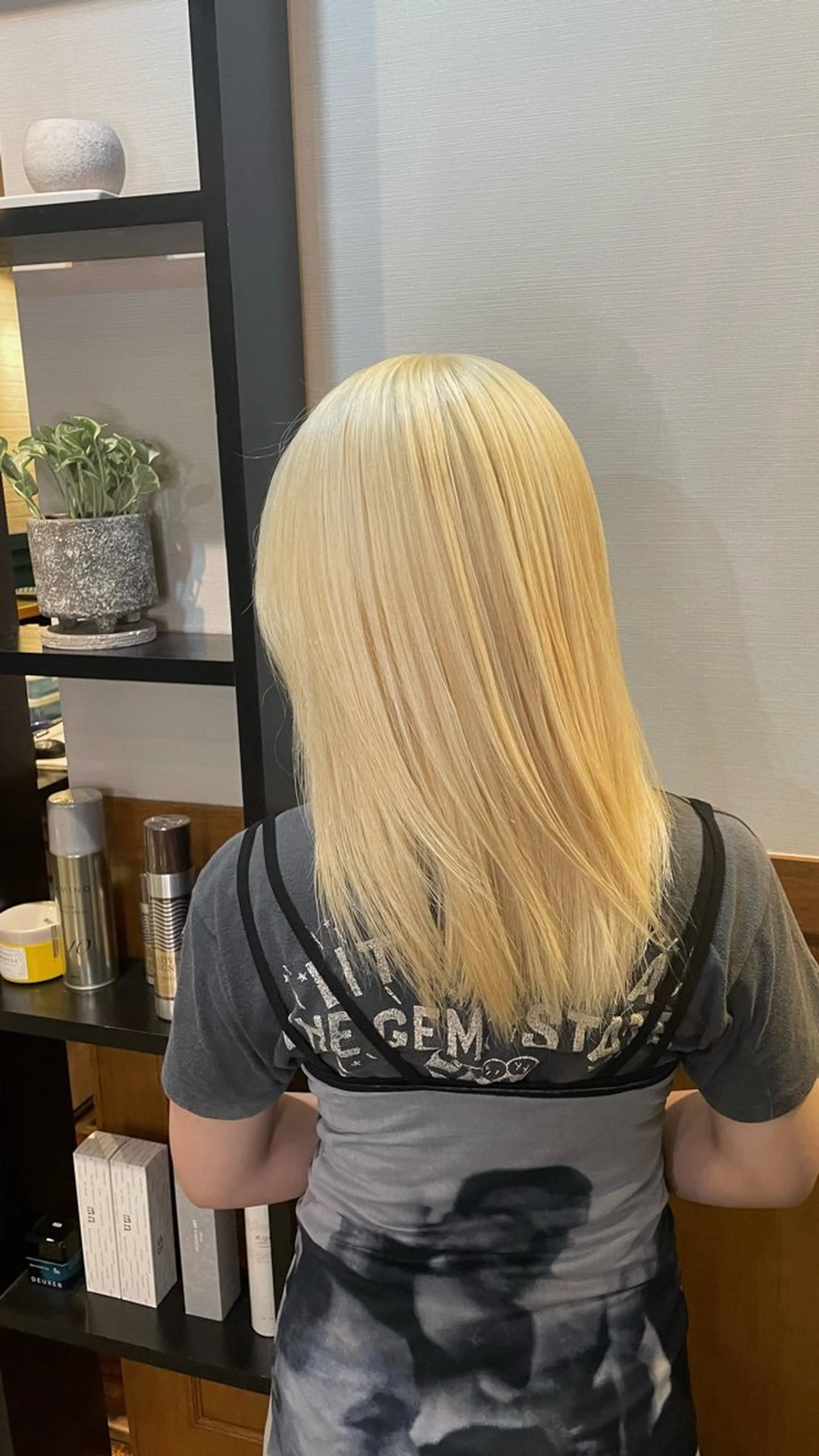 セミロング hairdesign collet ginza所属・🌈ケアブリーチ🌈 デザイン🪅ひかるのヘアスタイル