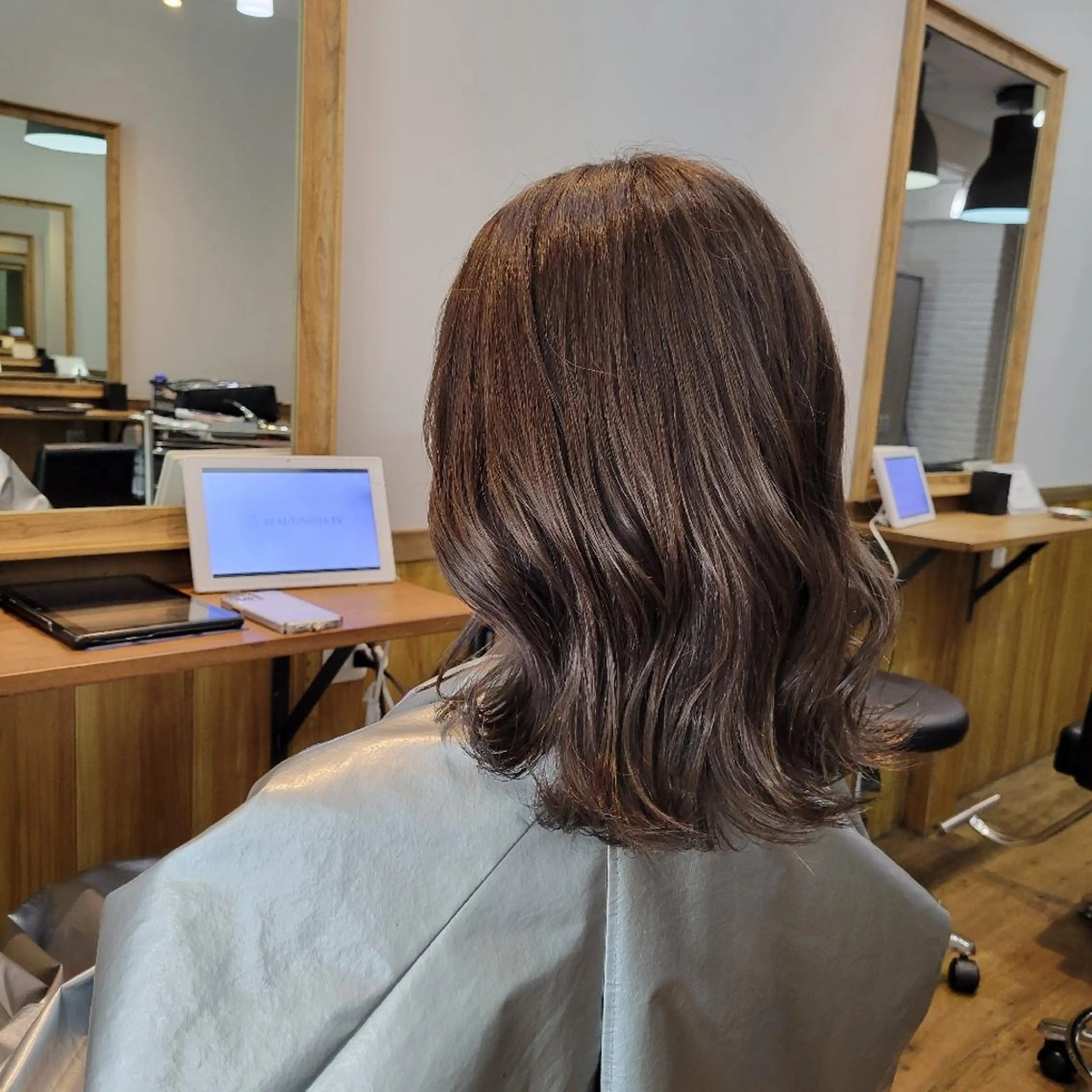 ミディアム Agu hair flower所属・E RIのヘアスタイル