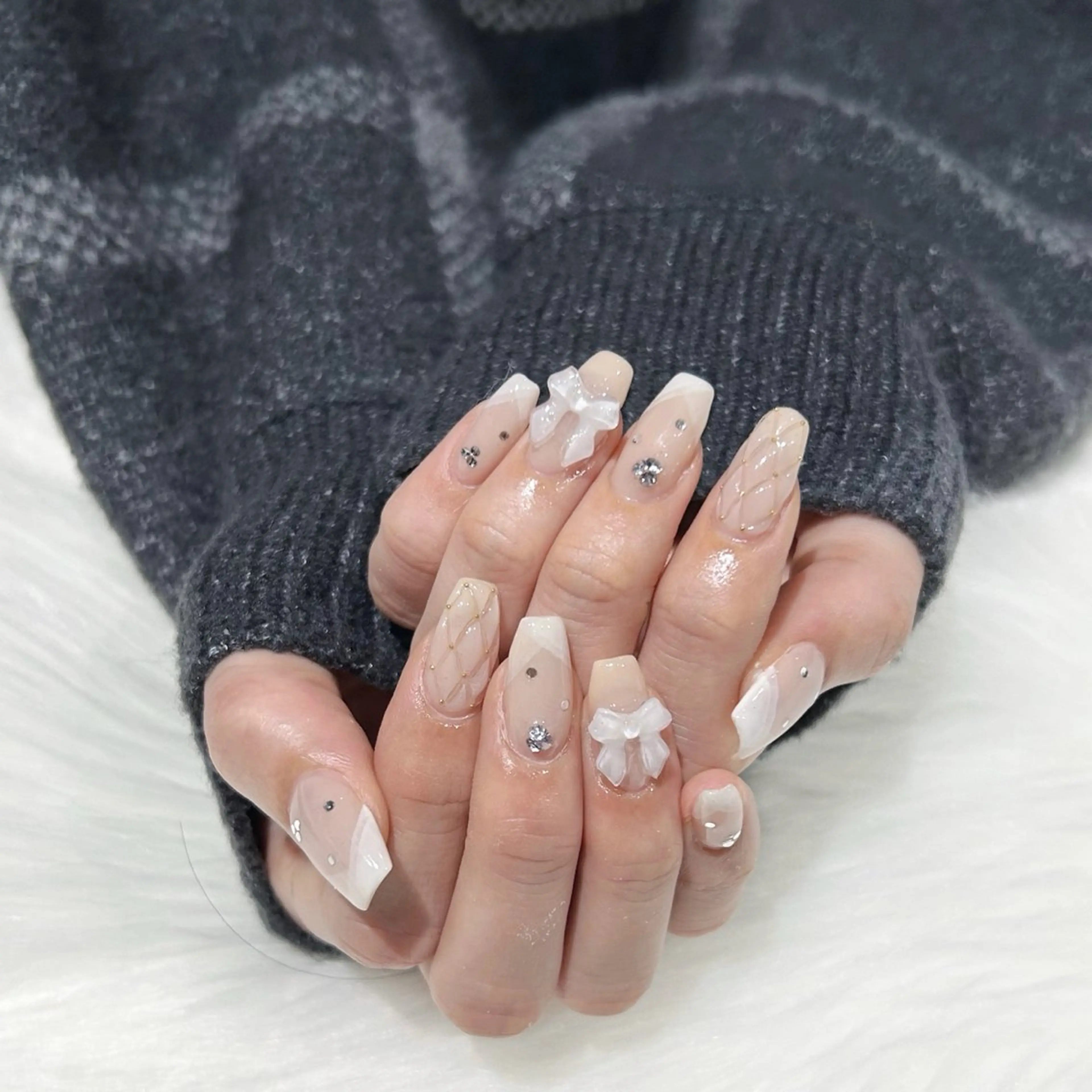 ネイル フレンチネイル ガーリー キラキラネイル ワンホンネイル ハンドネイル Keli Nailのネイルデザイン
