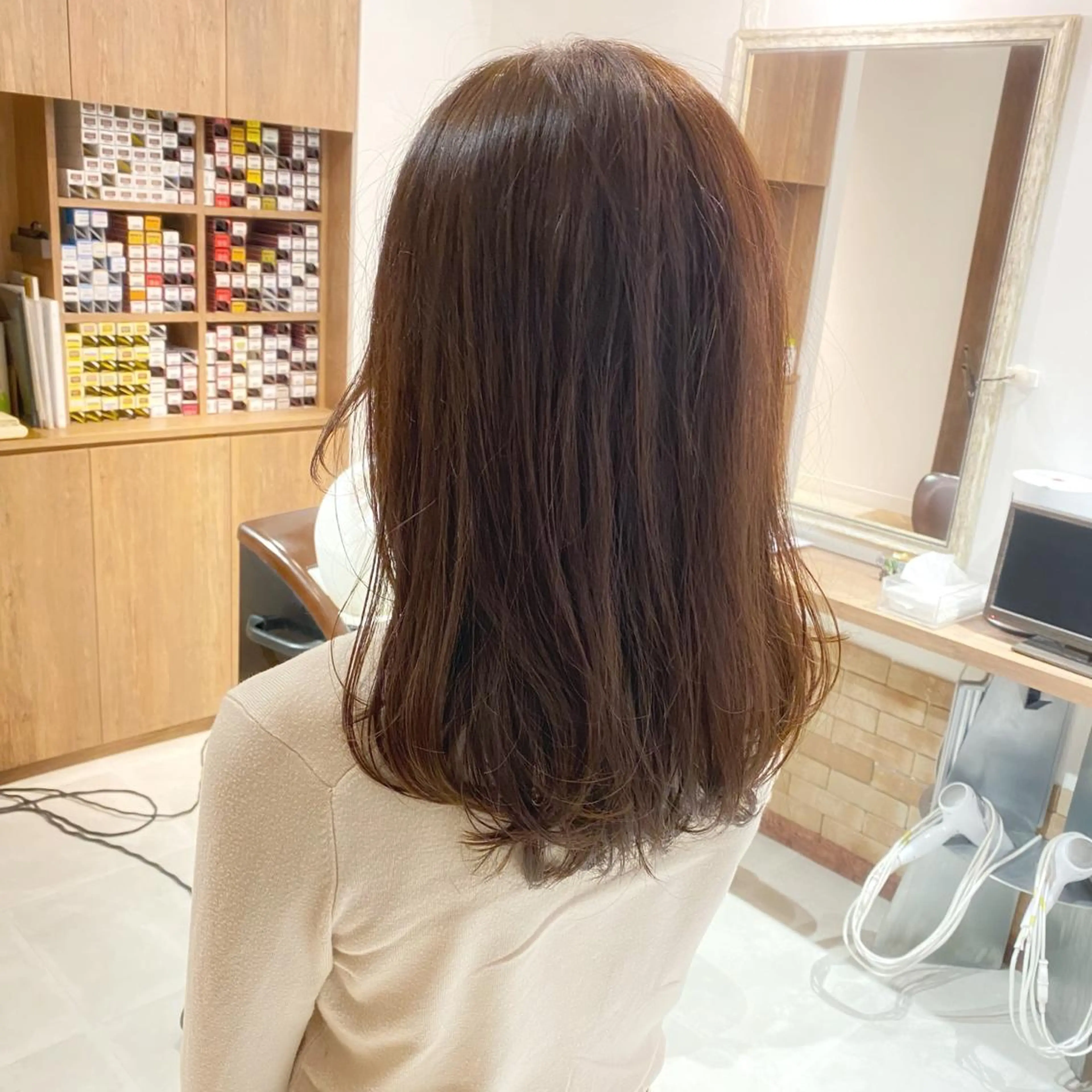 セミロング ヘアアレンジ レイヤーカット SALOWIN 池袋Suite店所属・髪質改善特化 安東駿介のヘアスタイル