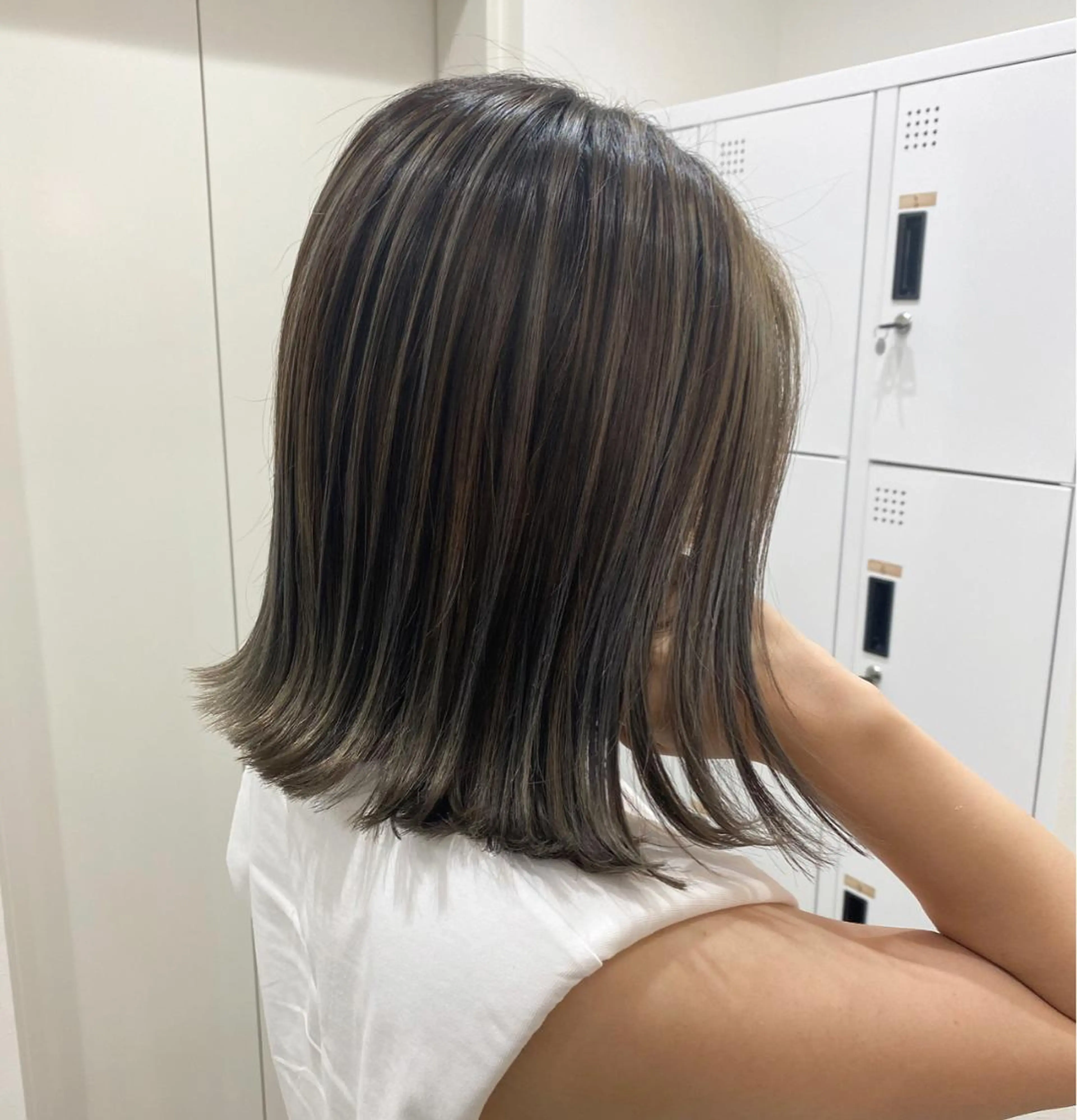 ミディアム カラー パーマ ヘアアレンジ メンズ キッズ ネイル マツエク・マツパ ヘアカラー ハイライト、レイヤー カット/西梅田/中西のヘアスタイル