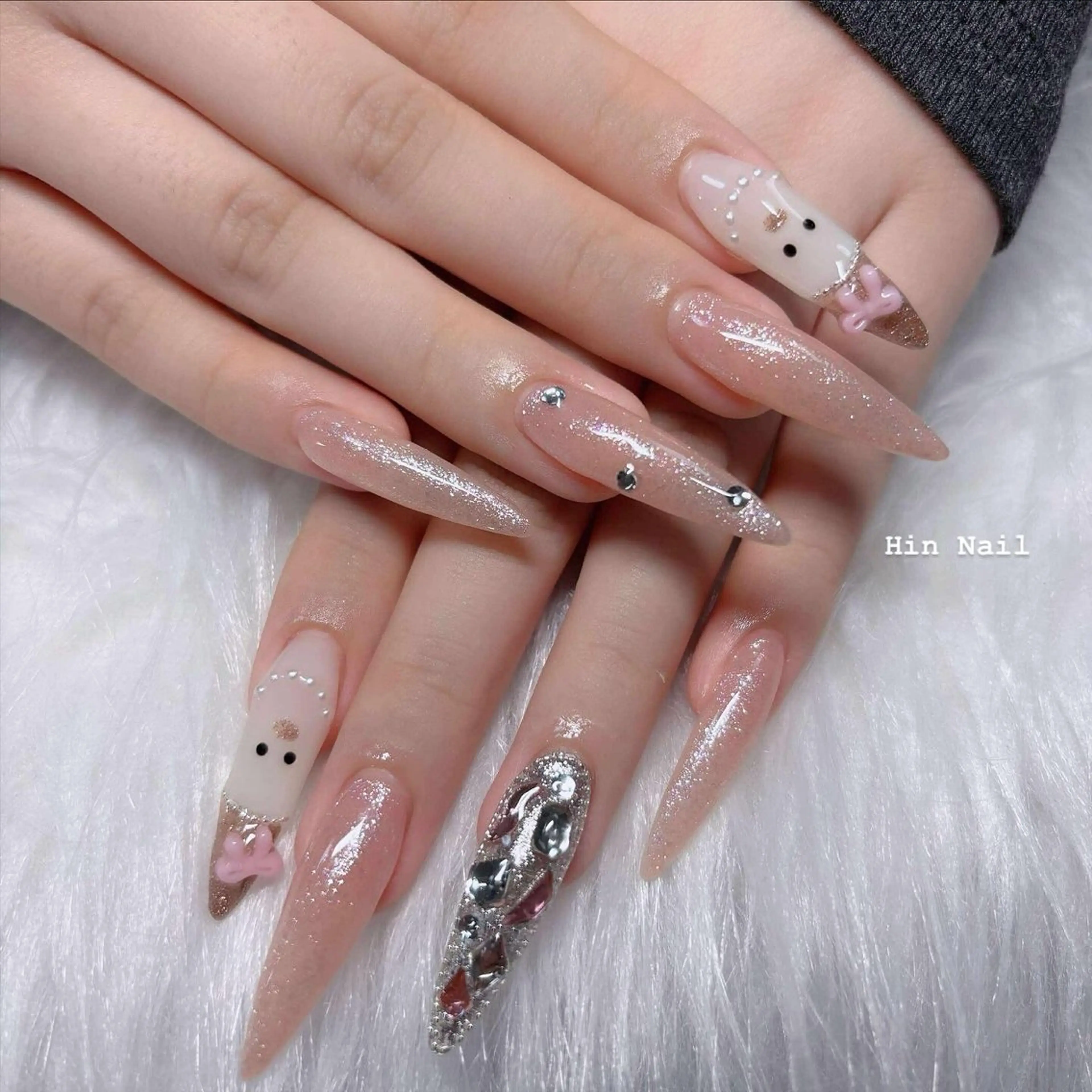 ネイル アニマル柄 ボルドー ブラウン チークネイル フレンチネイル ハンドネイル HIN NAILのネイルデザイン