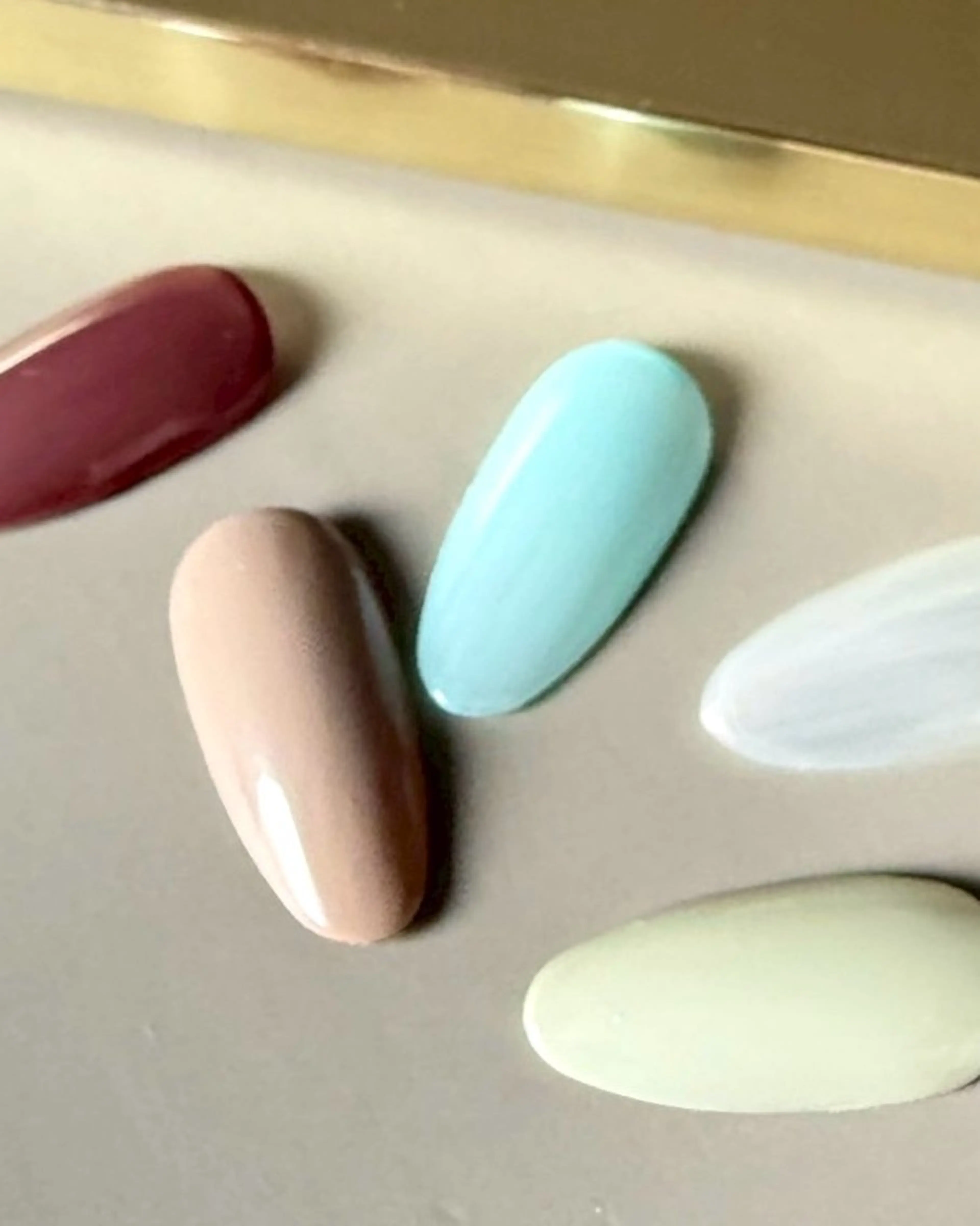 【ワンカラー】お好きな1色を丁寧に塗り、指先に華やかさを与えるコースです💫の写真