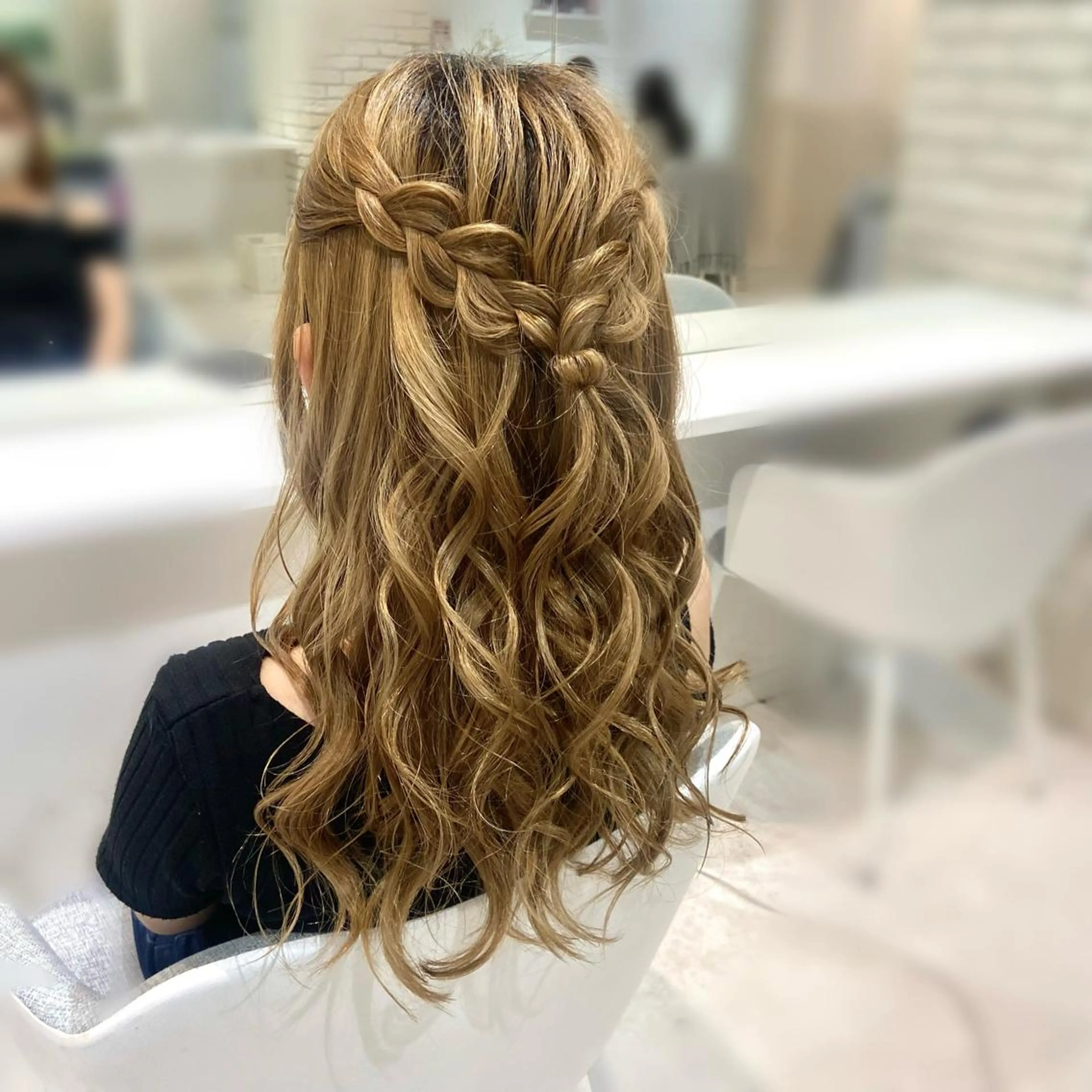 ヘアアレンジ ハーフアップ 奥出 祐菜のマツエク・マツパデザイン