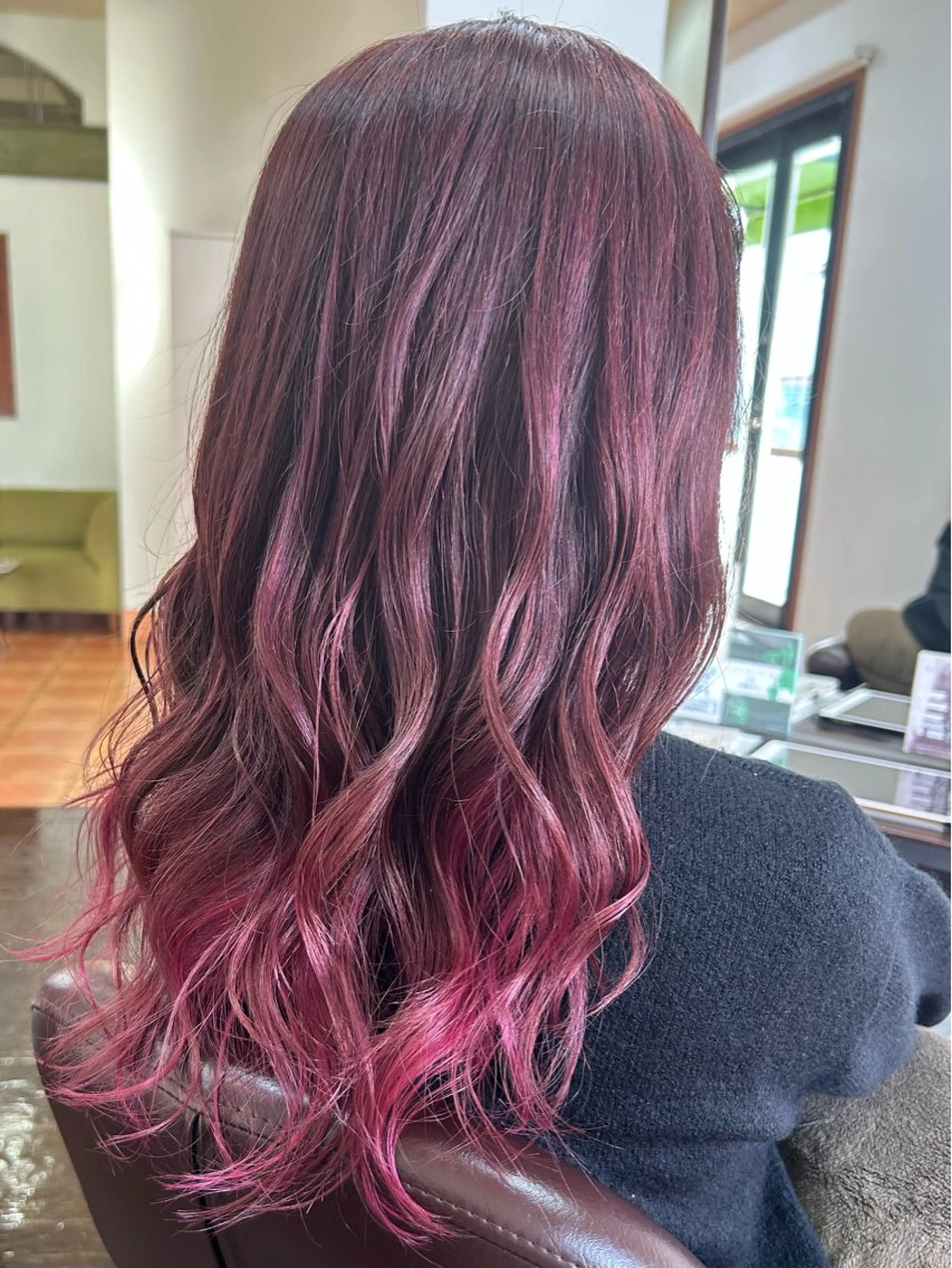 カラー インナーカラー ピンクカラー 坂本 瑞季のヘアスタイル