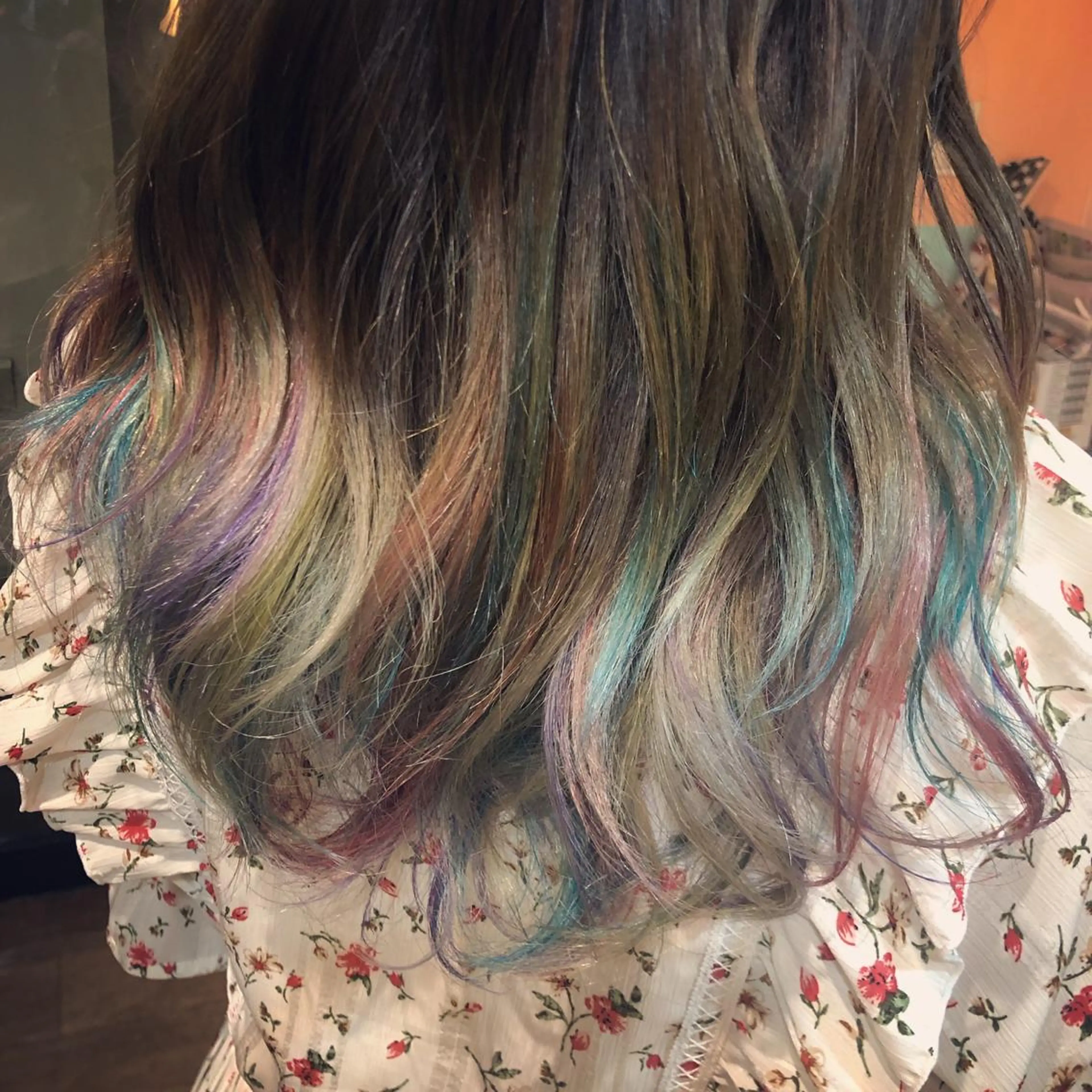 セミロング カラー アッシュ バレイヤージュ ミストバング ベージュカラー ブリーチ カット ヘアカラー トリートメント 原宿サロン代表 デザインカラー伊藤卓のヘアスタイル