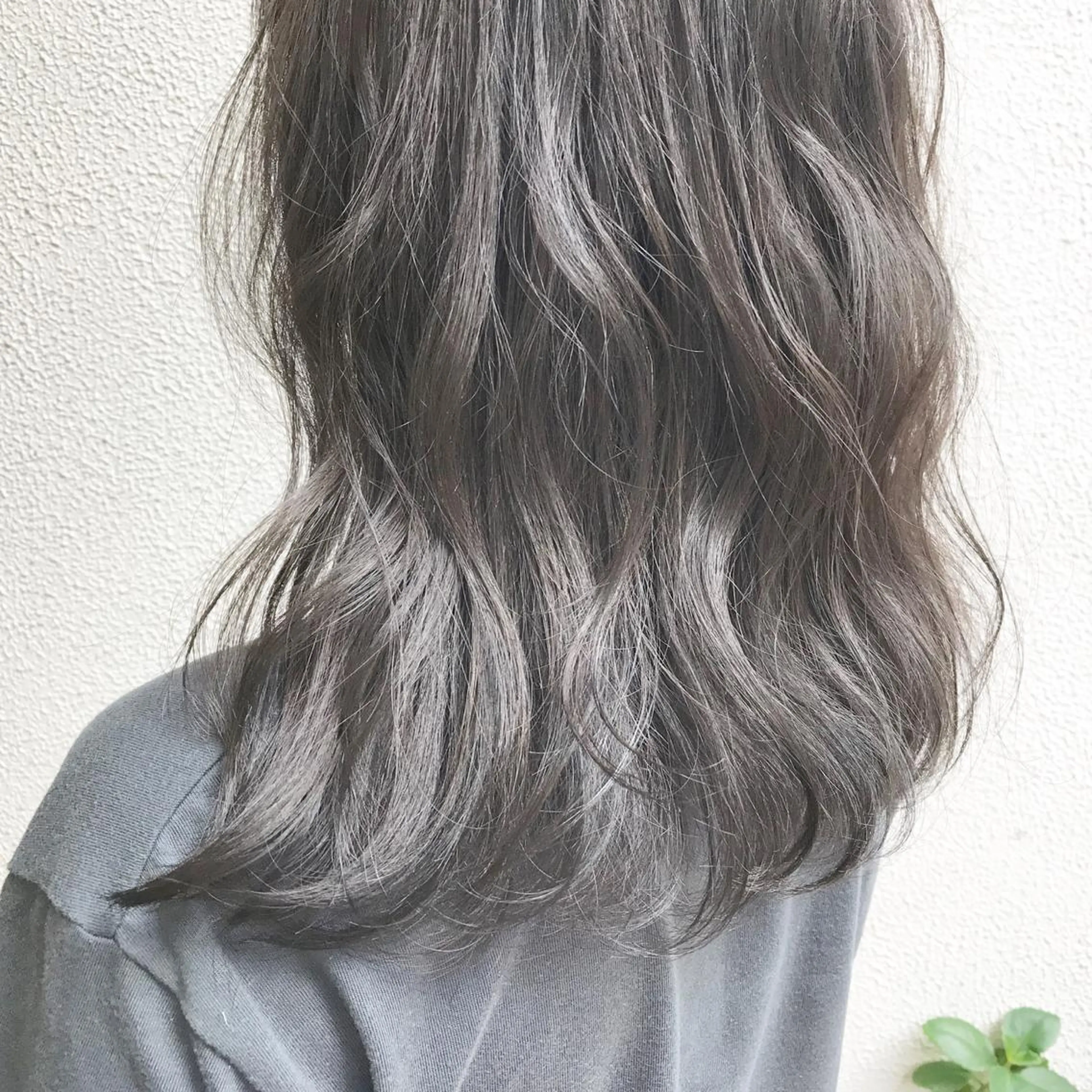 ミディアム アッシュ NUU所属・滝島 真帆のヘアスタイル