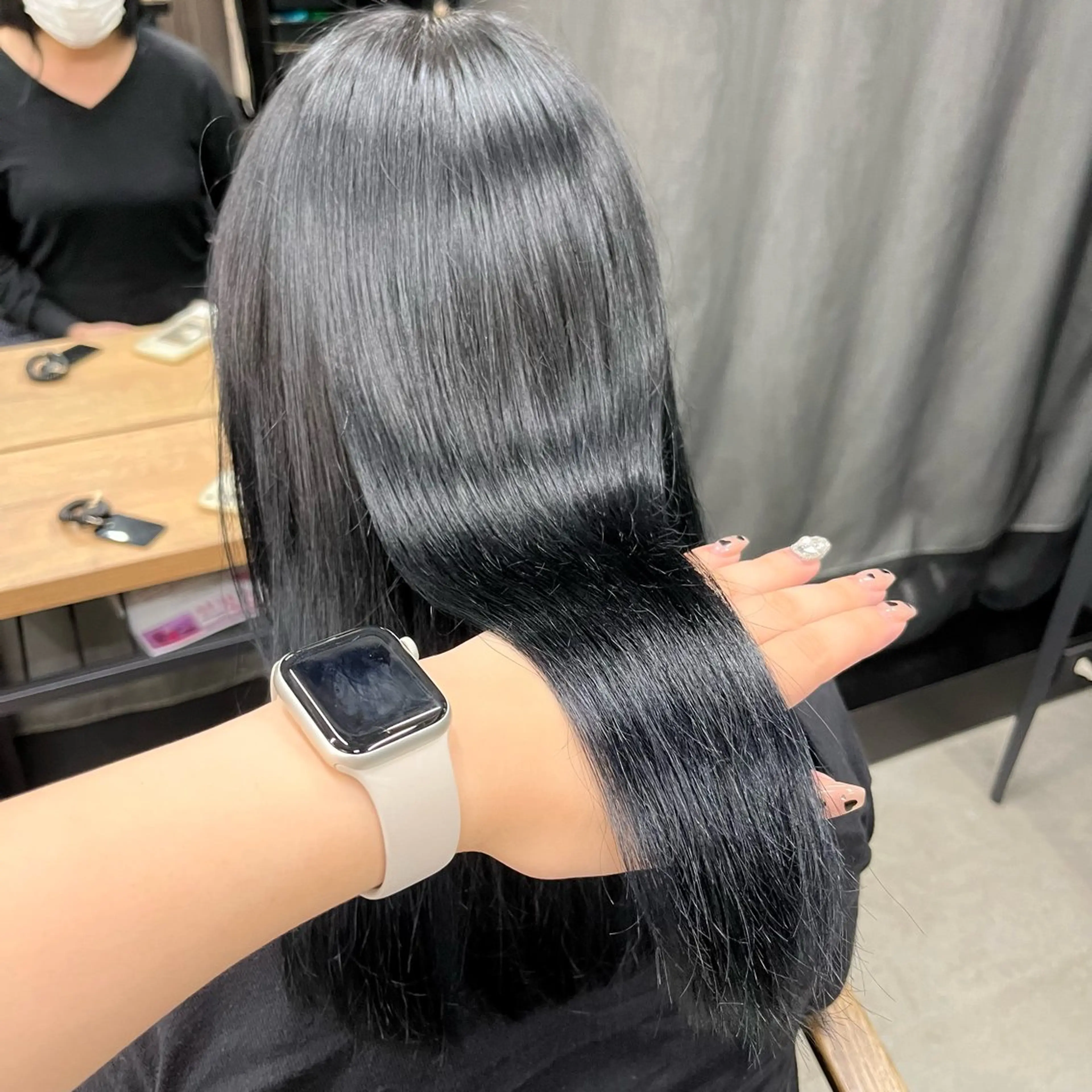 セミロング ヘアカラー miku 韓国艶髪✨のヘアスタイル