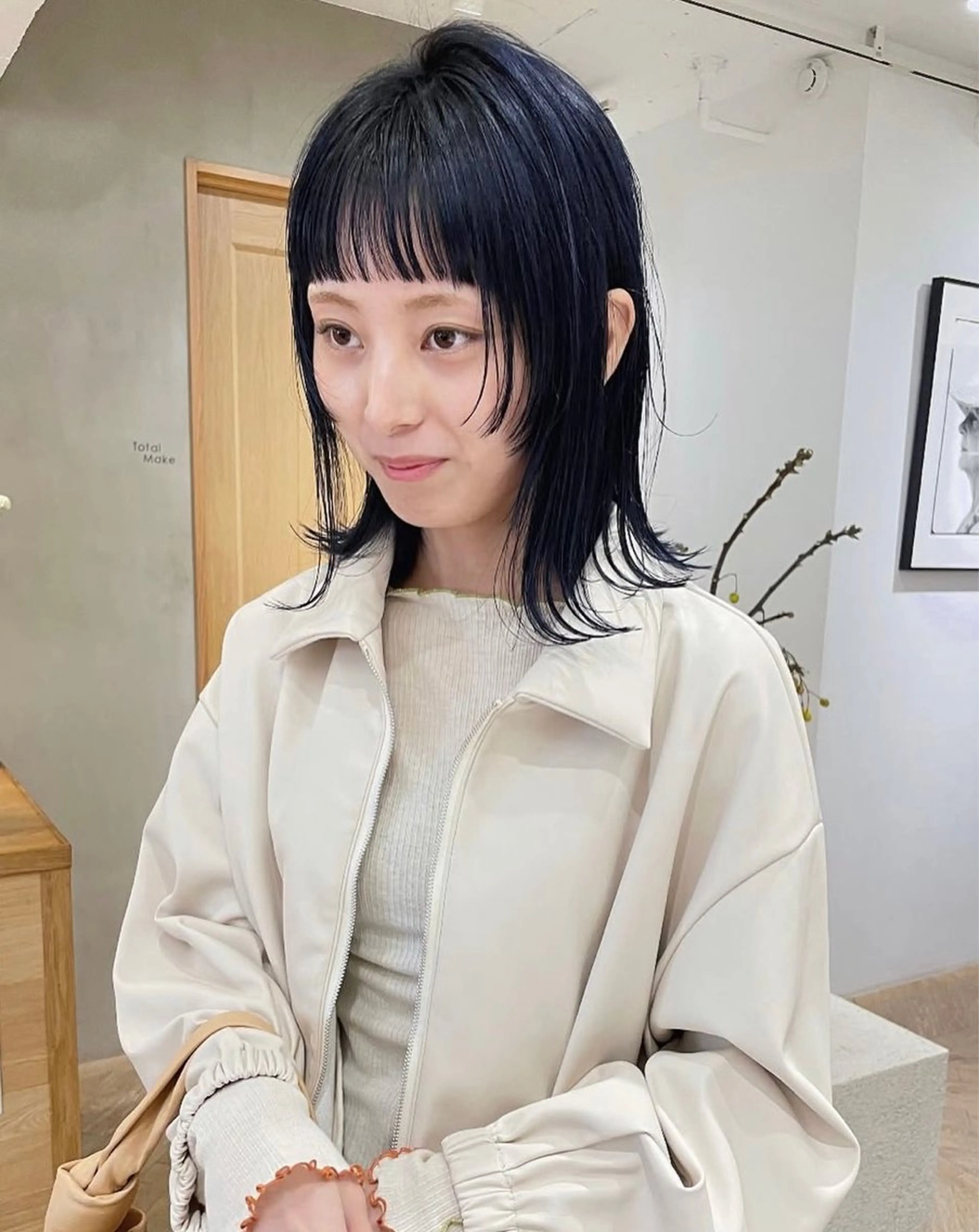 ミディアム カラー ベージュカラー ブリーチ ブルーカラー 透明感カラー ダブルカラー ヘアカラー ハイトーン大得意 ×レイヤー🕊aiのヘアスタイル