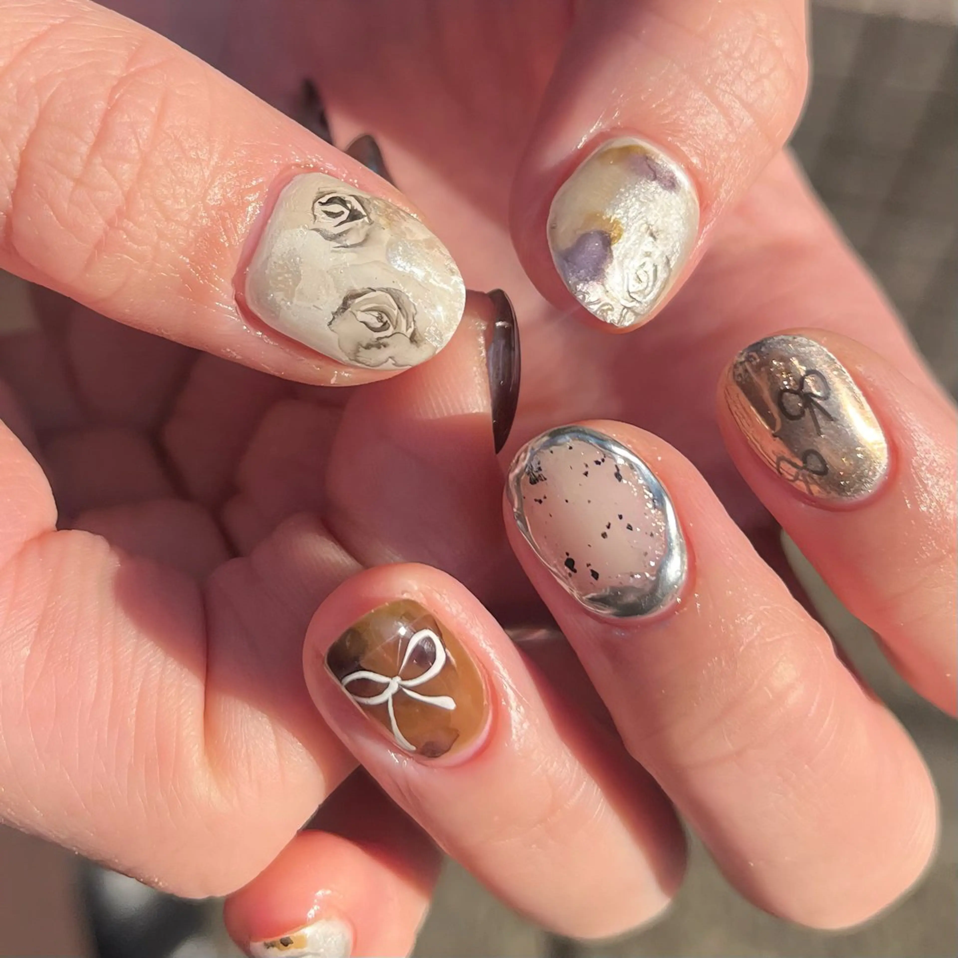 ネイル フラワーネイル ホログラムネイル ミラーネイル ニュアンスネイル リボン ハンドネイル 🫧OPELIA NAIL渋谷🫧のネイルデザイン