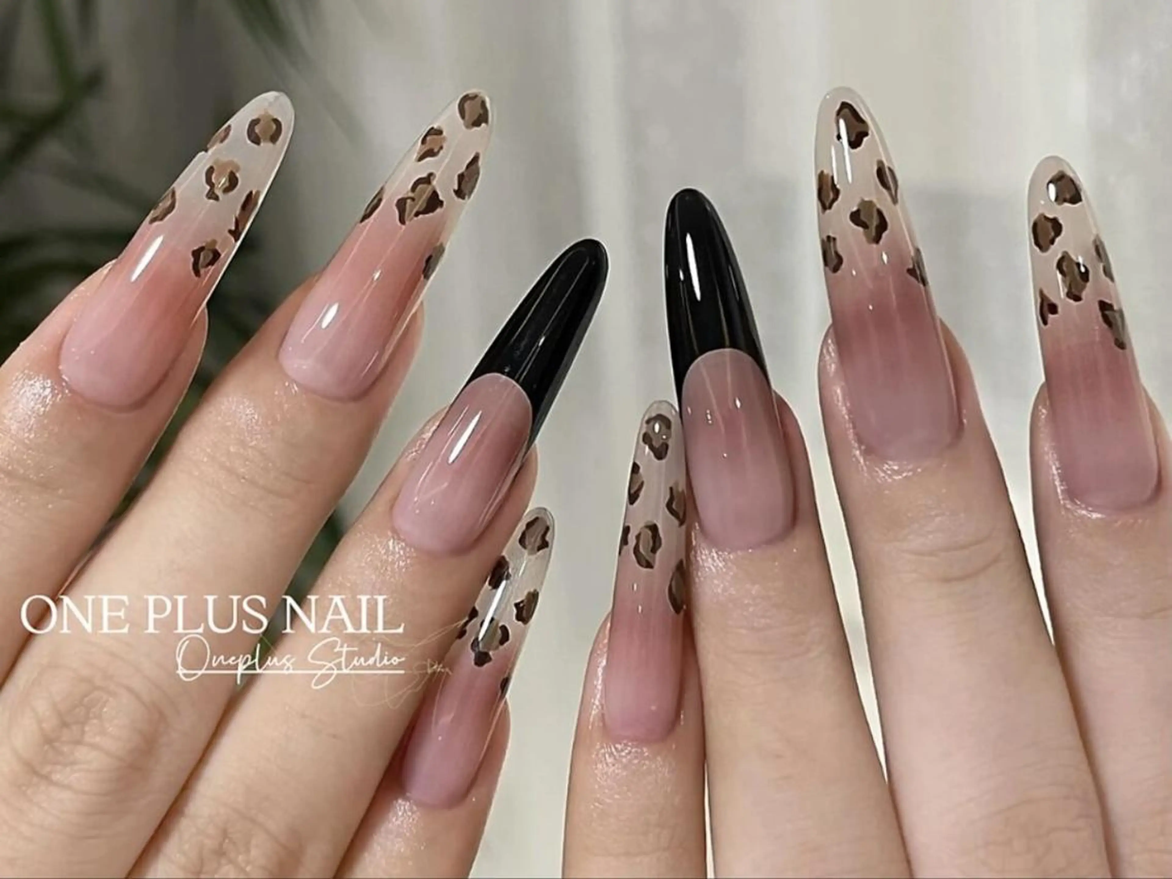 ネイル アートネイル オーロラネイル ガーリー キラキラネイル 韓国ネイル One Plus Nail Salonのネイルデザイン