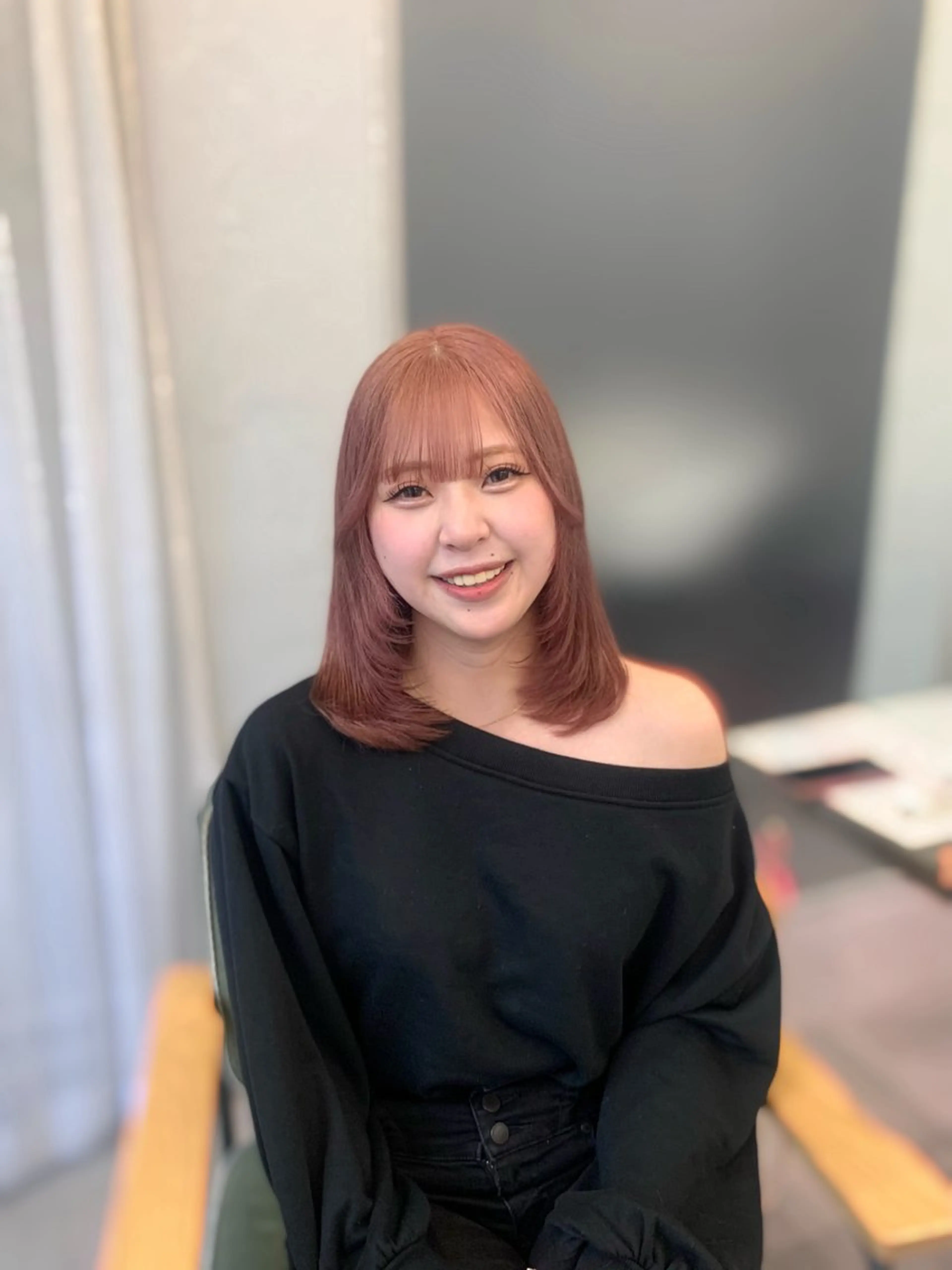 ミディアム カット ヘアカラー トリートメント shes茶屋町アリサ 🎀顔周り×韓国風のヘアスタイル