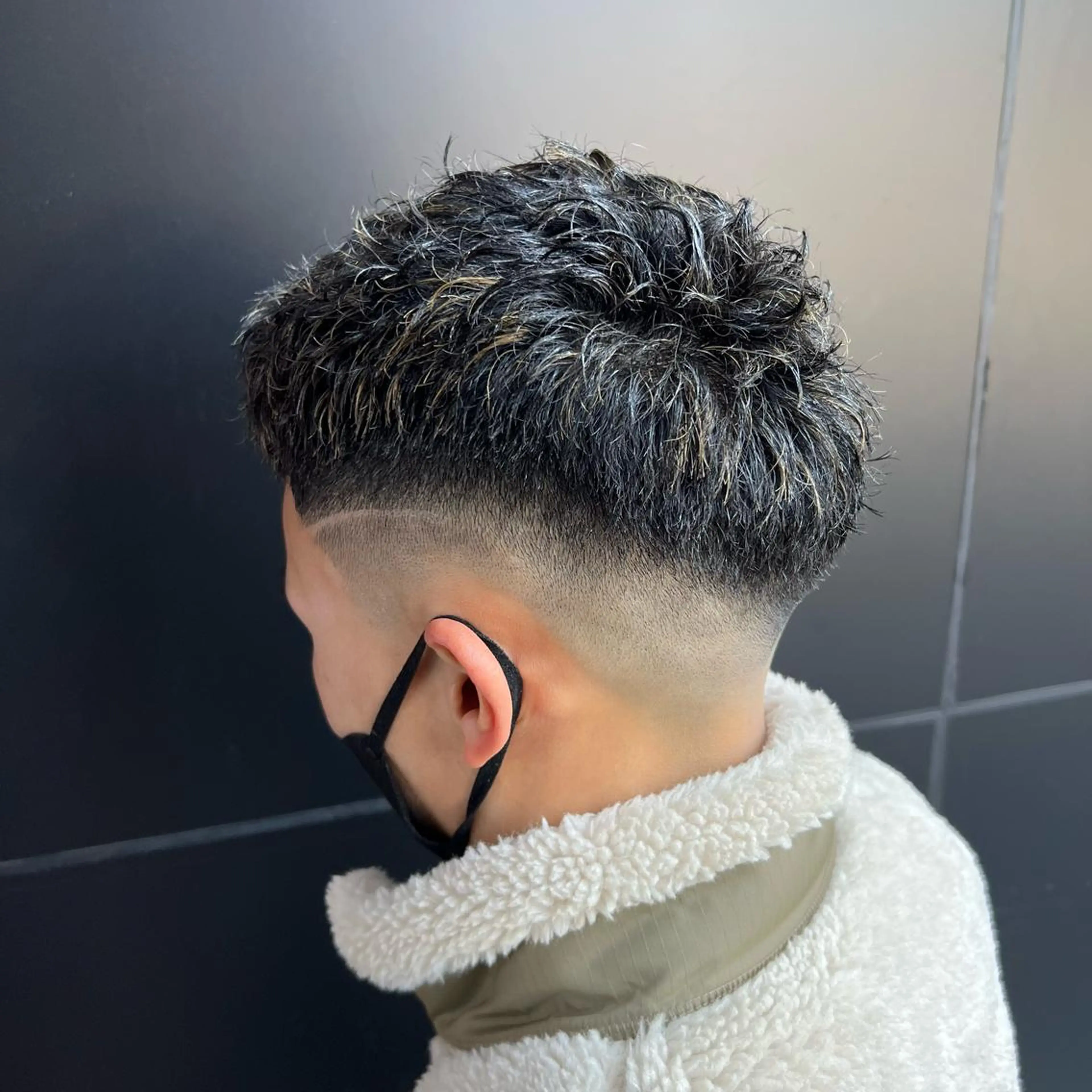 ショート カラー パーマ 【メンズ特化】短髪 スパイキーショートのヘアスタイル