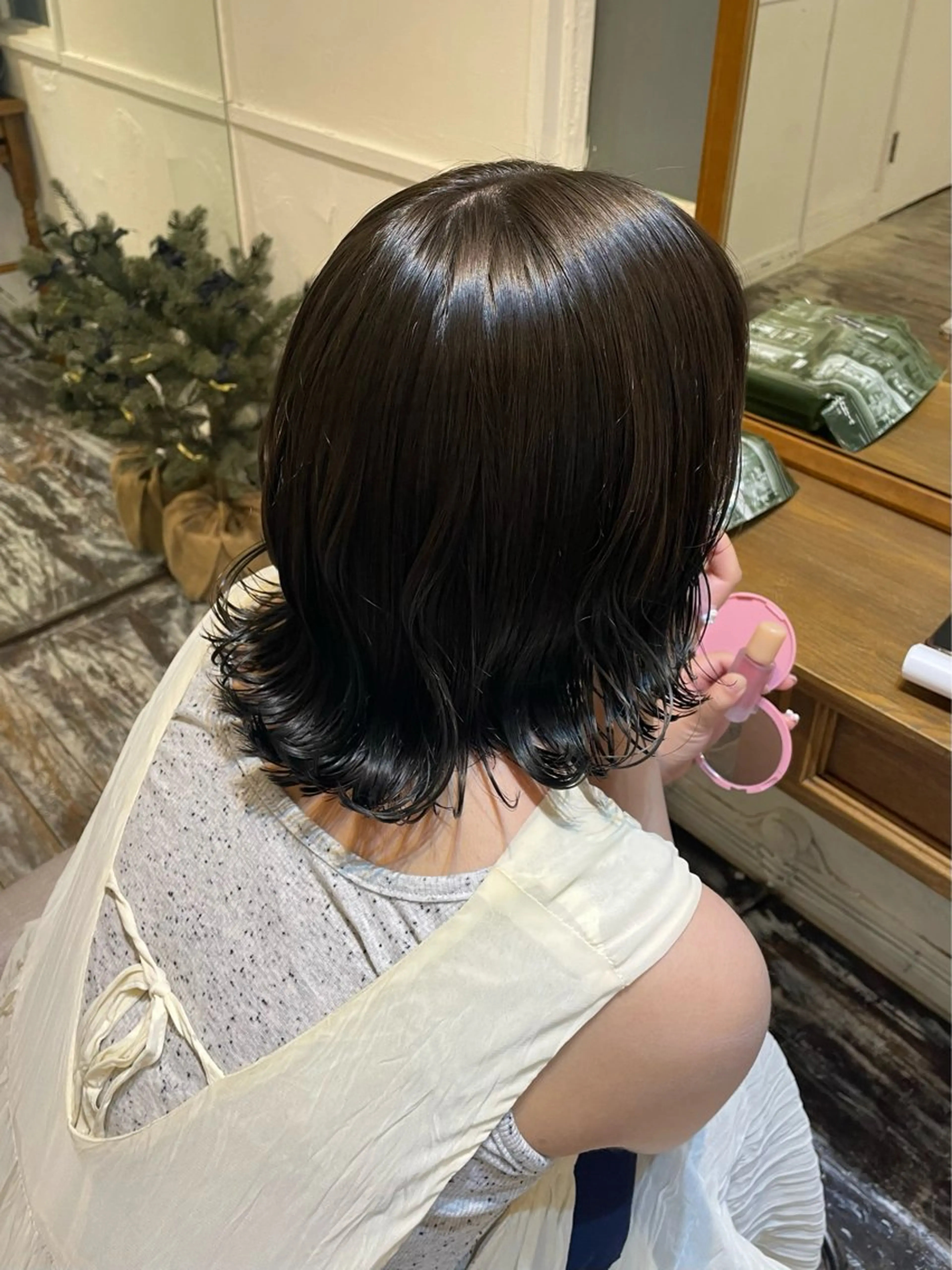 カラー ベージュカラー オリーブベージュ shiomi H TARUMI森　彩華のヘアスタイル