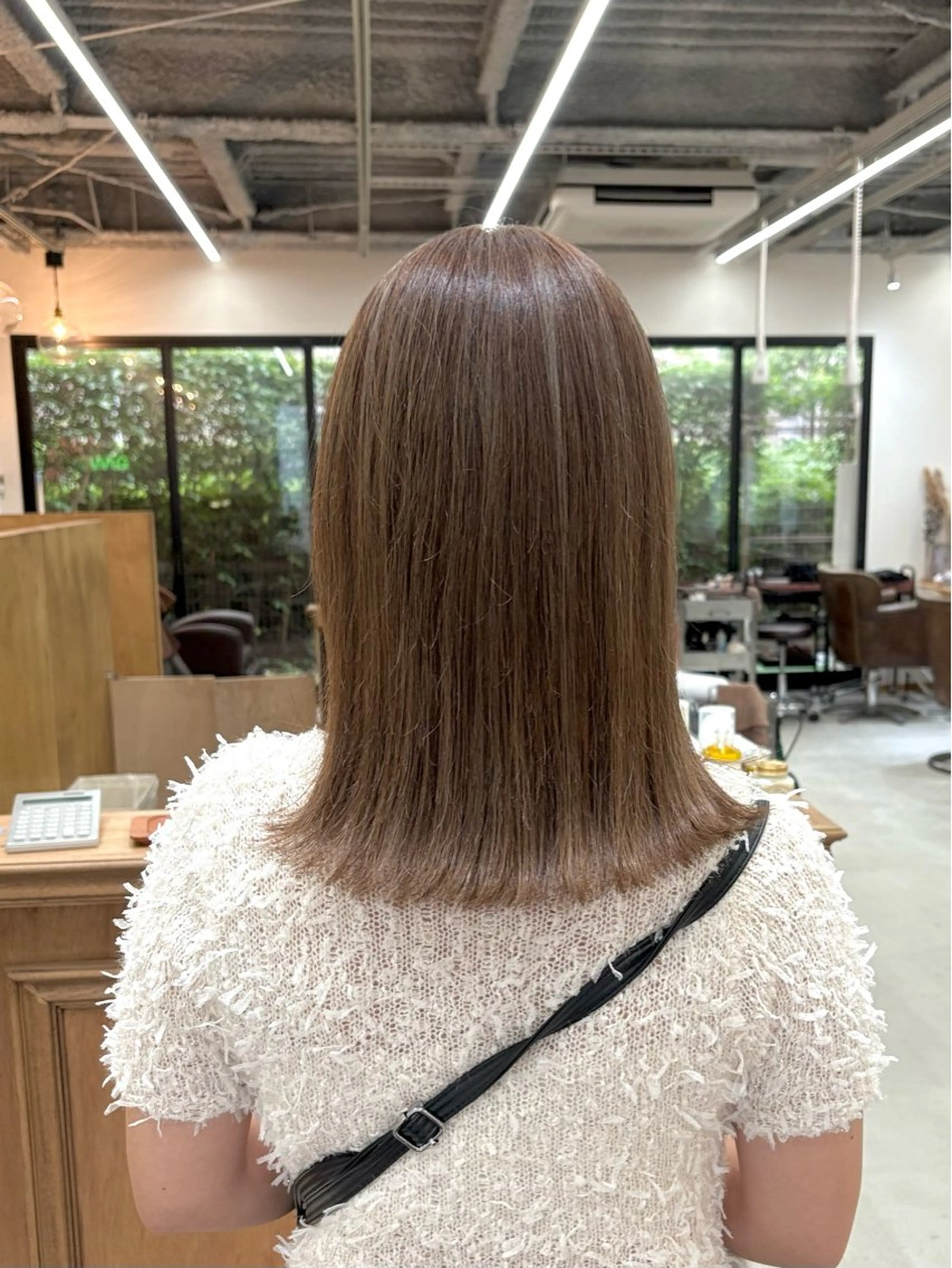 ミディアム カラー ヘアアレンジ ブリーチ 透明感カラー ダブルカラー グレージュ ハイライトカラー カット ヘアカラー トリートメント ハル🌸柔色/ ブリーチなし/艶髪のヘアスタイル