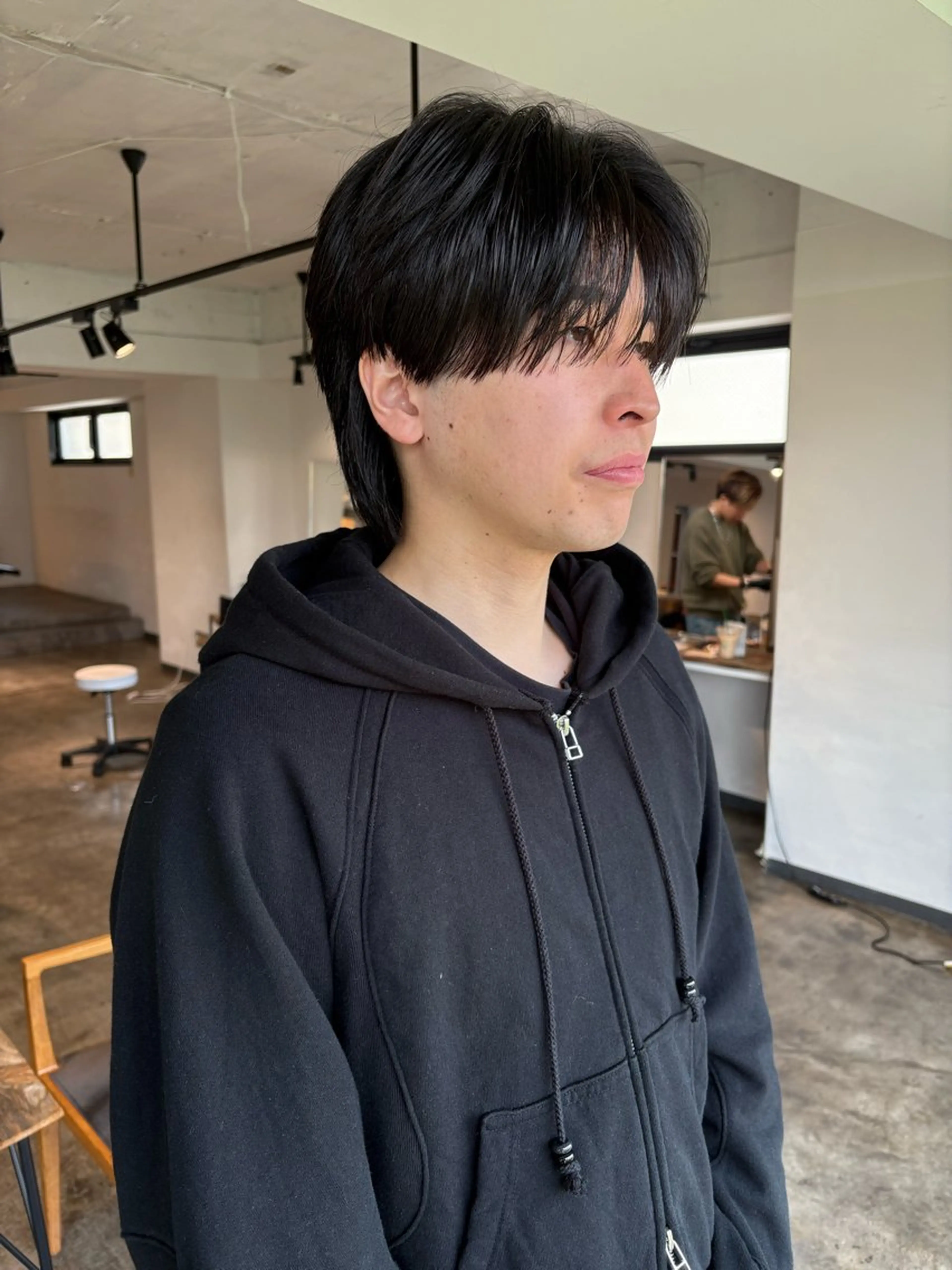 ショート パーマ メンズ センターパート ダウンパーマ フェザーパーマ カルマパーマ メンズ韓国風 カット パーマ フェザーパーマ癖毛 曲がる縮毛矯正森岡のヘアスタイル