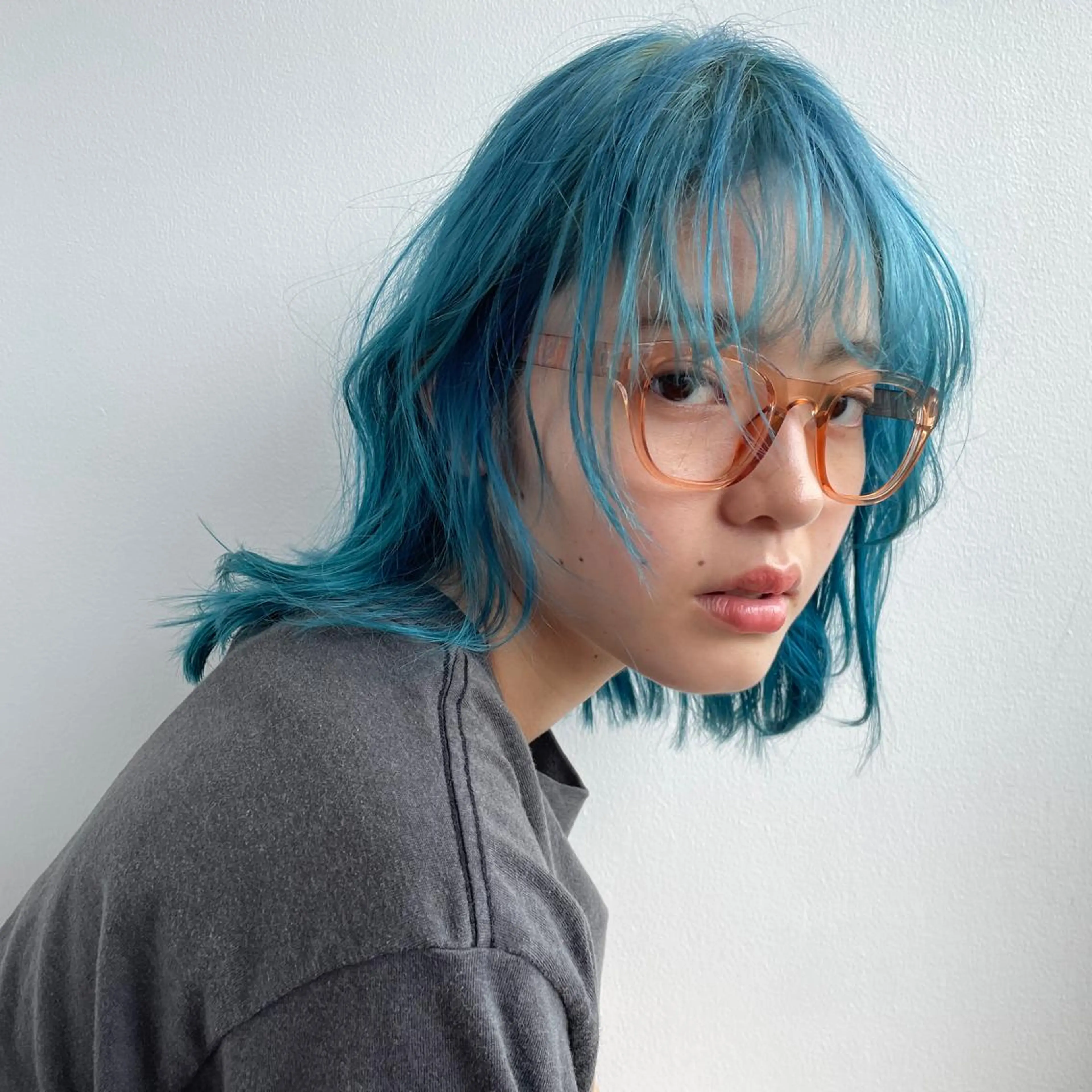 セミロング カラー ブルーカラー 実力派スタイリストの 完全無料パーマのヘアスタイル